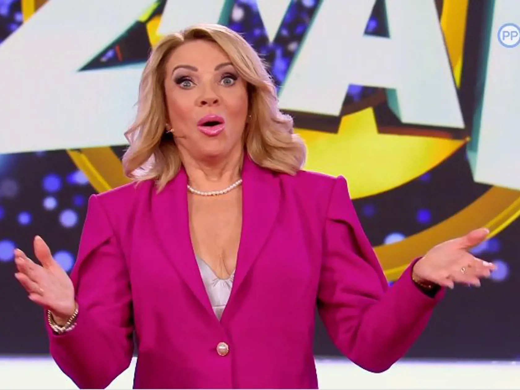 Zdena Studenková v šou 2na1 ukázala dráždivý výstrih.