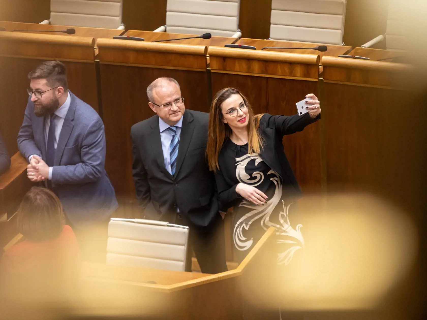 Protest v parlamente opozičnou stranou PS/ spolu proti zvolenou mimoriadnej schôdzi. Na fotke je Simona Petrík a Jozef Mihál
