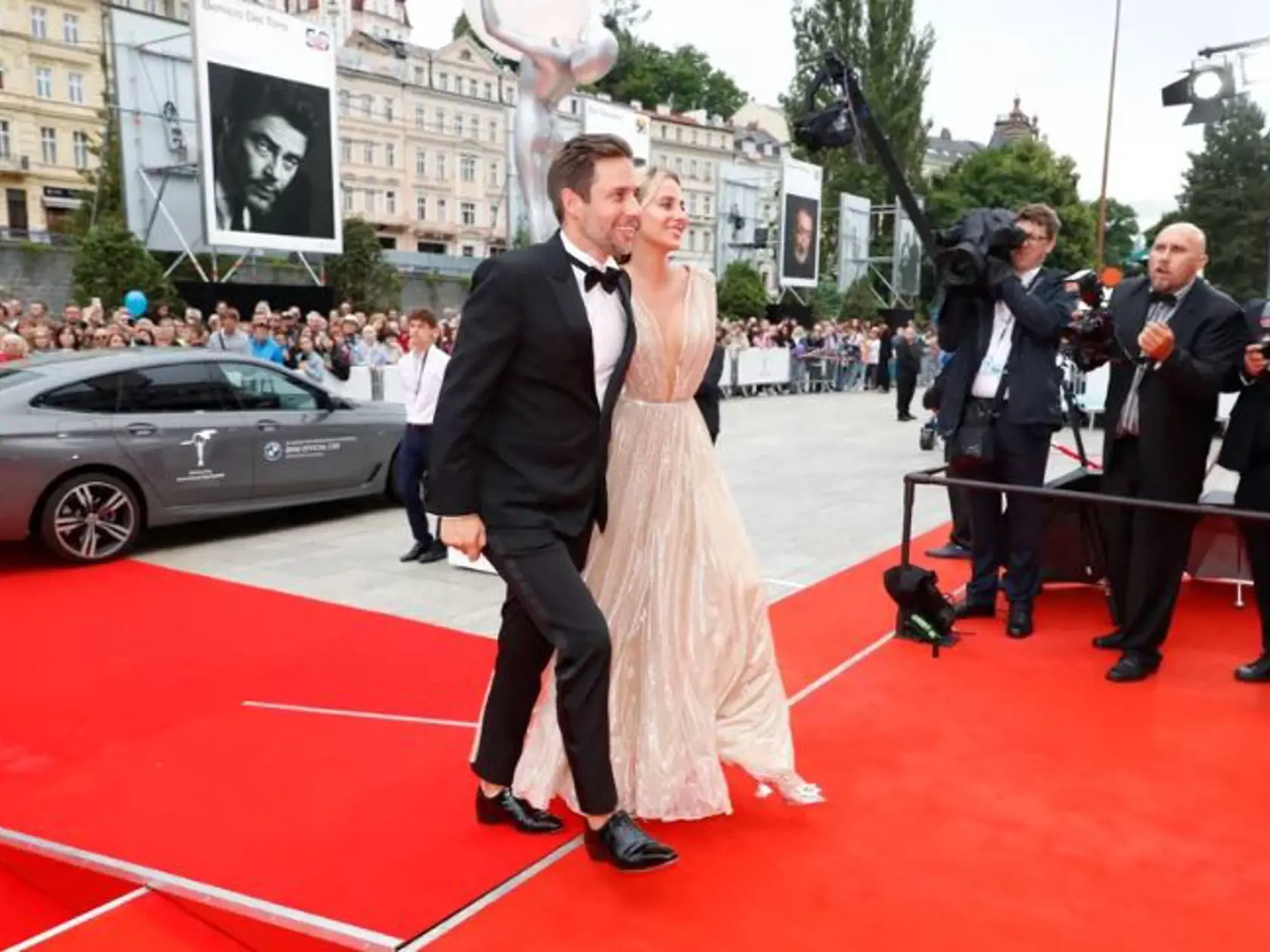 Denisa Mendrejová prišla na festival po boku syna Jiřího Bartošku Janeka Bartošku.
