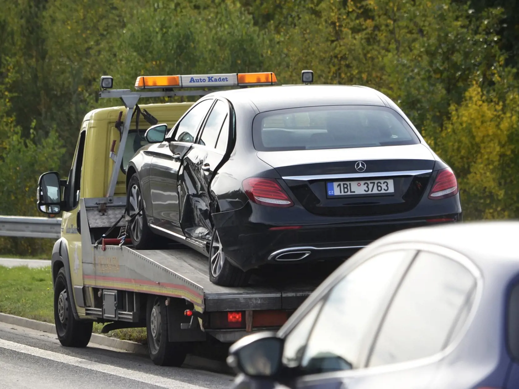 Omilostený vrah Jiří Kajínek mal na výjazde z diaľnice pri Plzni nehodu už v roku 2017, keď na križovatke nedal vo svojom novom Mercedese prednosť prechádzajúcu Fabiu.