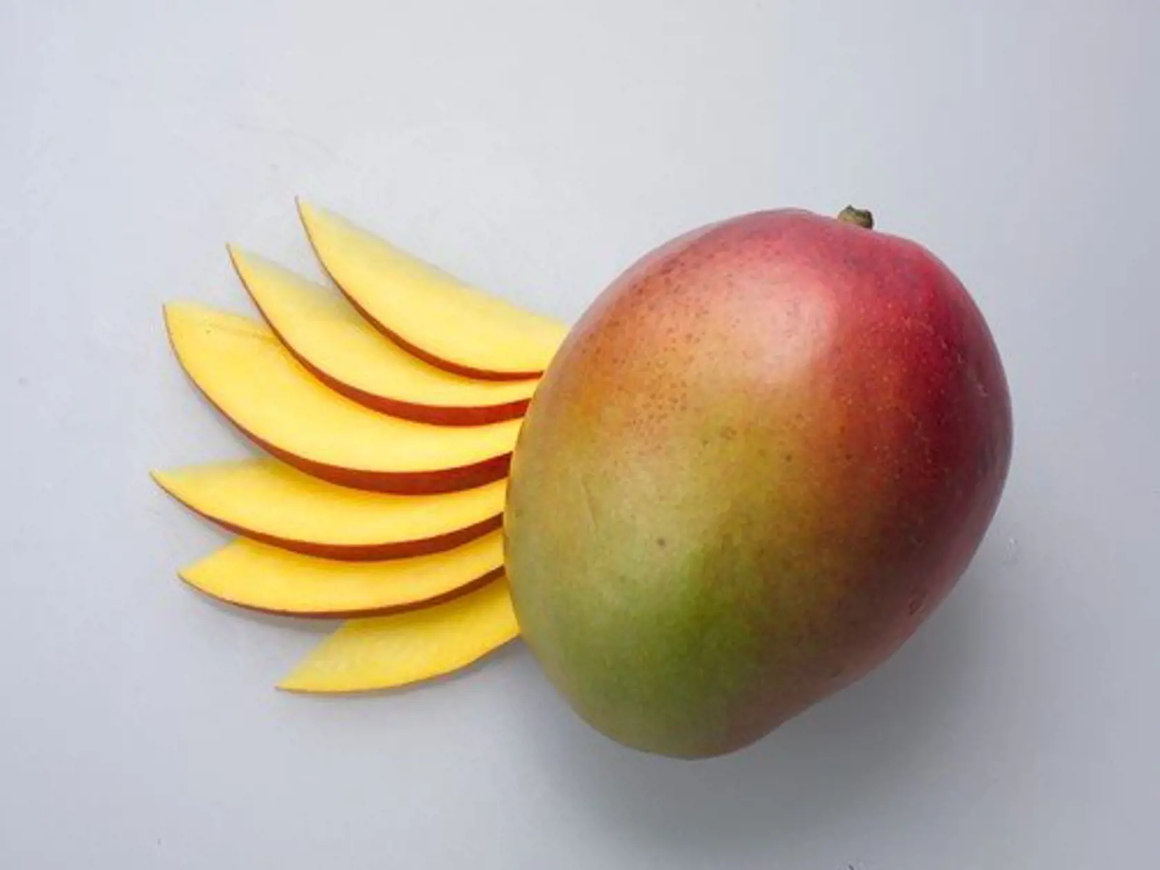 Mango obsahuje vitamín C, pektín a vlákninu, ktoré sa podieľajú na odbúravaní zlého cholesterolu.