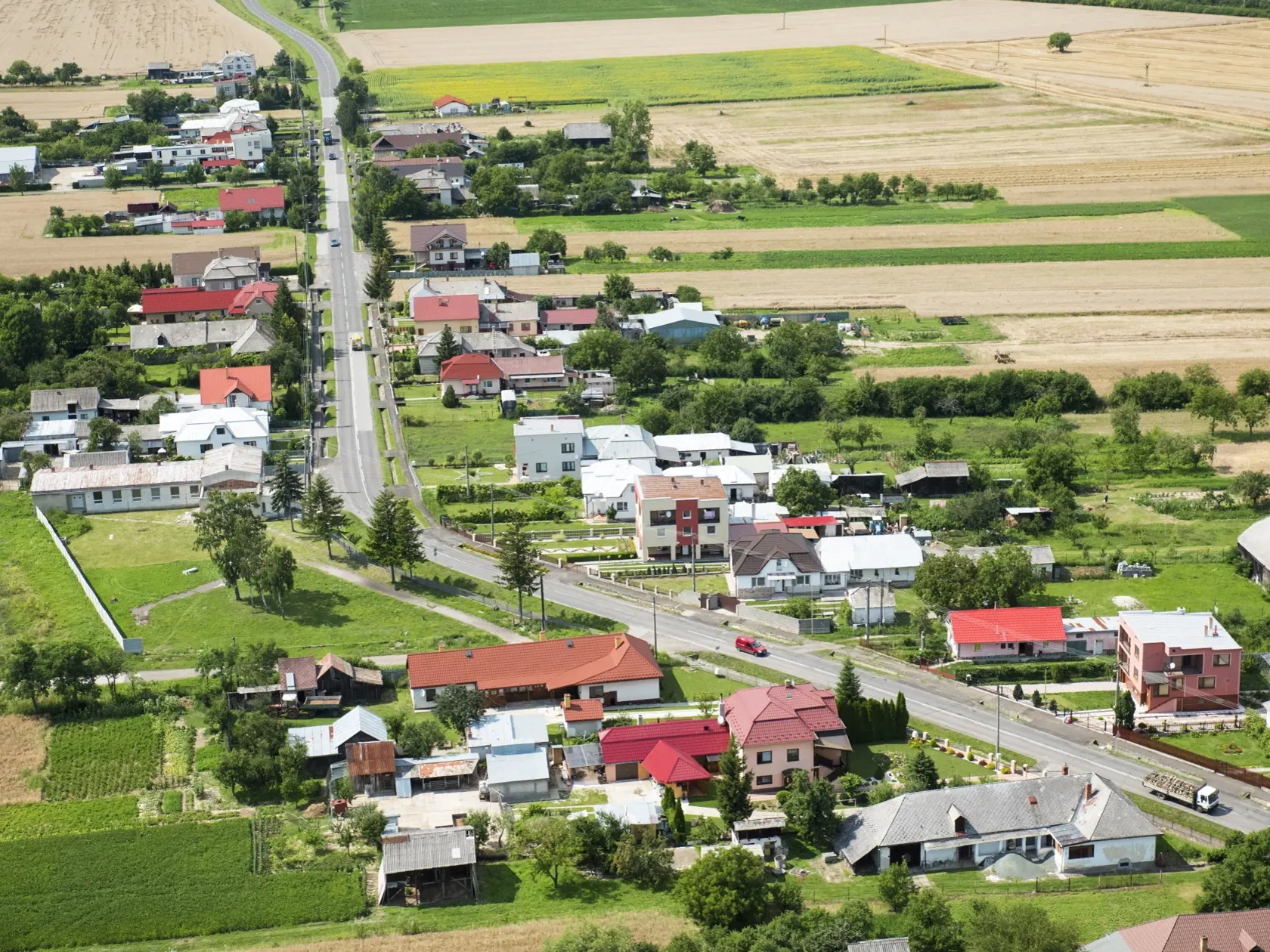 Obec: Egreš okres Trebišov Ak očakávate, že v obci na každom kroku zakopnete o kríček tohto ovocia, nie je to vôbec tak.