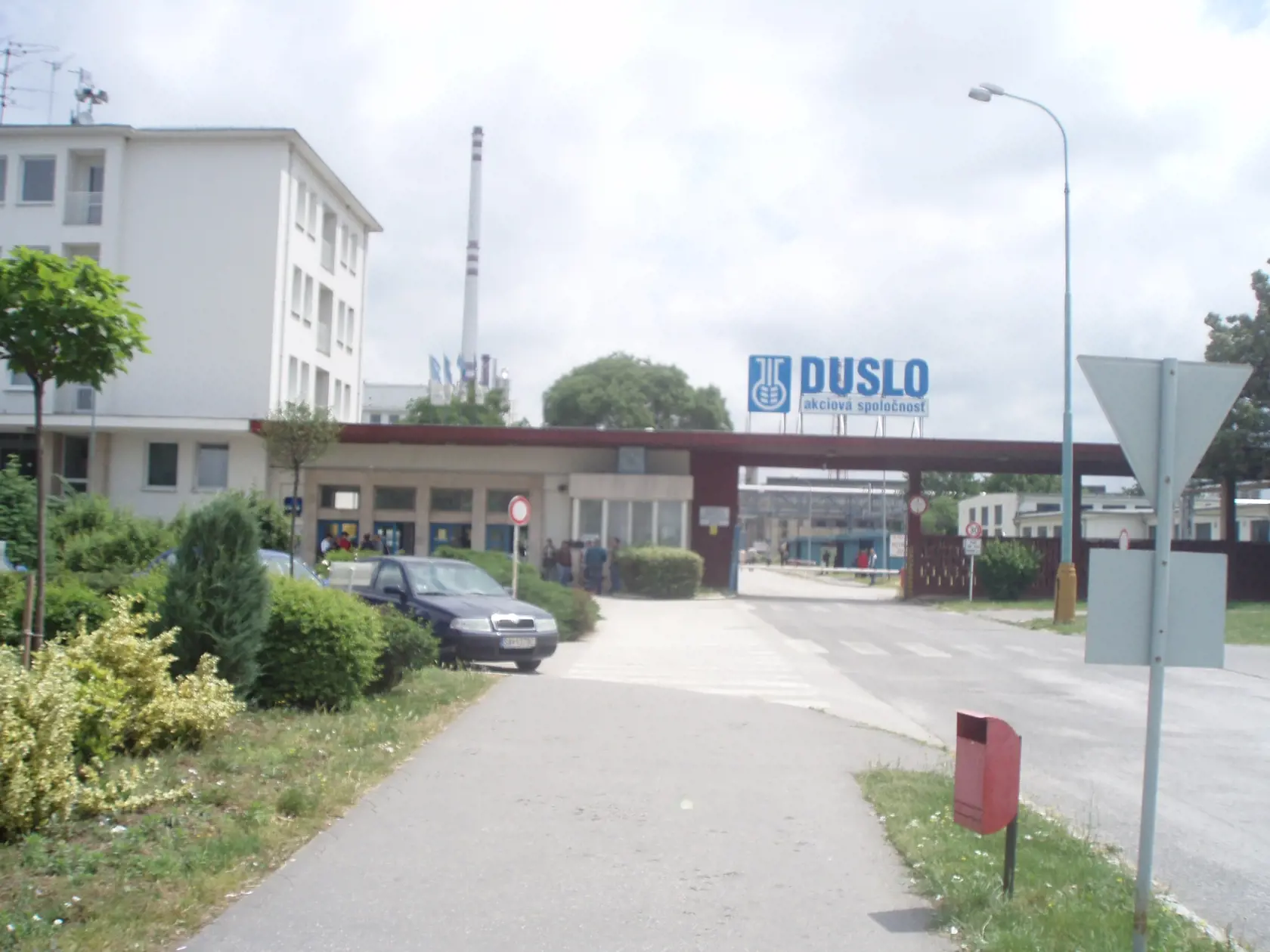 duslo sala;30.05.2007;firma duslo, prepúštanie, zamestnanie, nezamestnaný. Firma Duslo pri prepušťaný zo zamestnania väčší počet zamestnancov.Šala, Nitriansky kraj.;Foto.Starovičová Daniela;