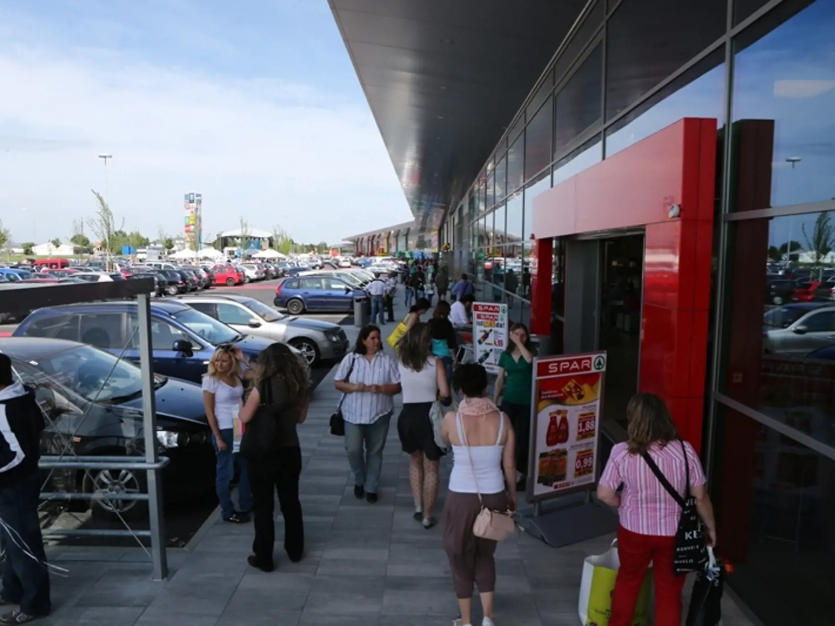 Do prihraničných rakúskych obcí chodia Slováci väčšinou na nákupy, za prácou a na turistiku, mnohí tam však našli nový domov.