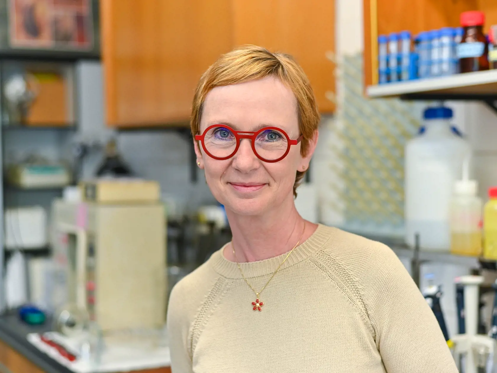 Biochemička doc. RNDr. Katarína Mikušová, DrSc. pôsobí na Katedre biochémie Prírodovedeckej fakulty Univerzity Komenského (UK) v Bratislave. Svojou dlhoročnou prácou prispela aj k vývoju nového lieku proti tuberkulóze.