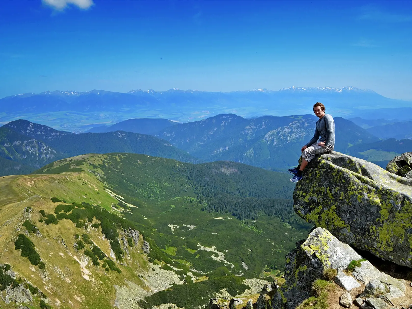 Napriek cestám po svete som nikdy nevynechával ani cestovanie po Slovensku. Fotka je zo 100 km hrebeňovky Nízkych Tatier.