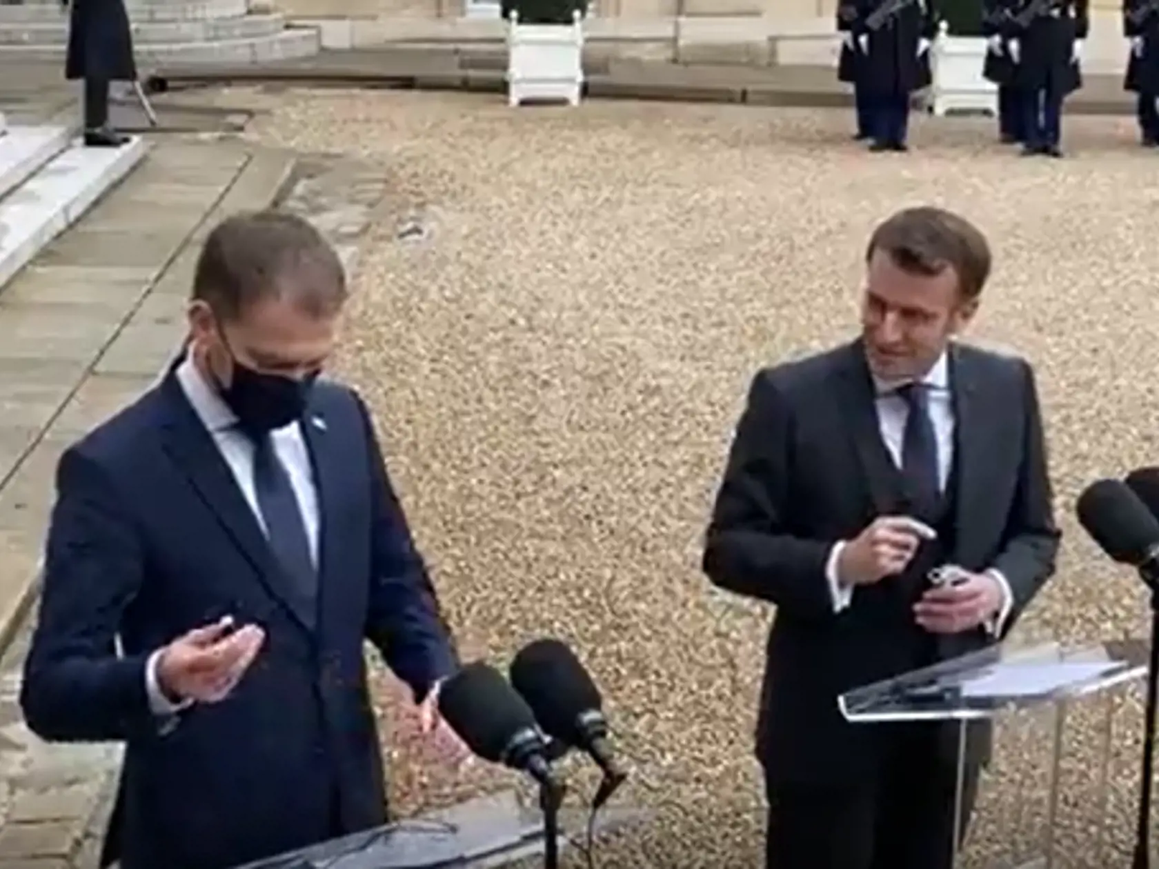 Macronov výraz hovoril za všetko.