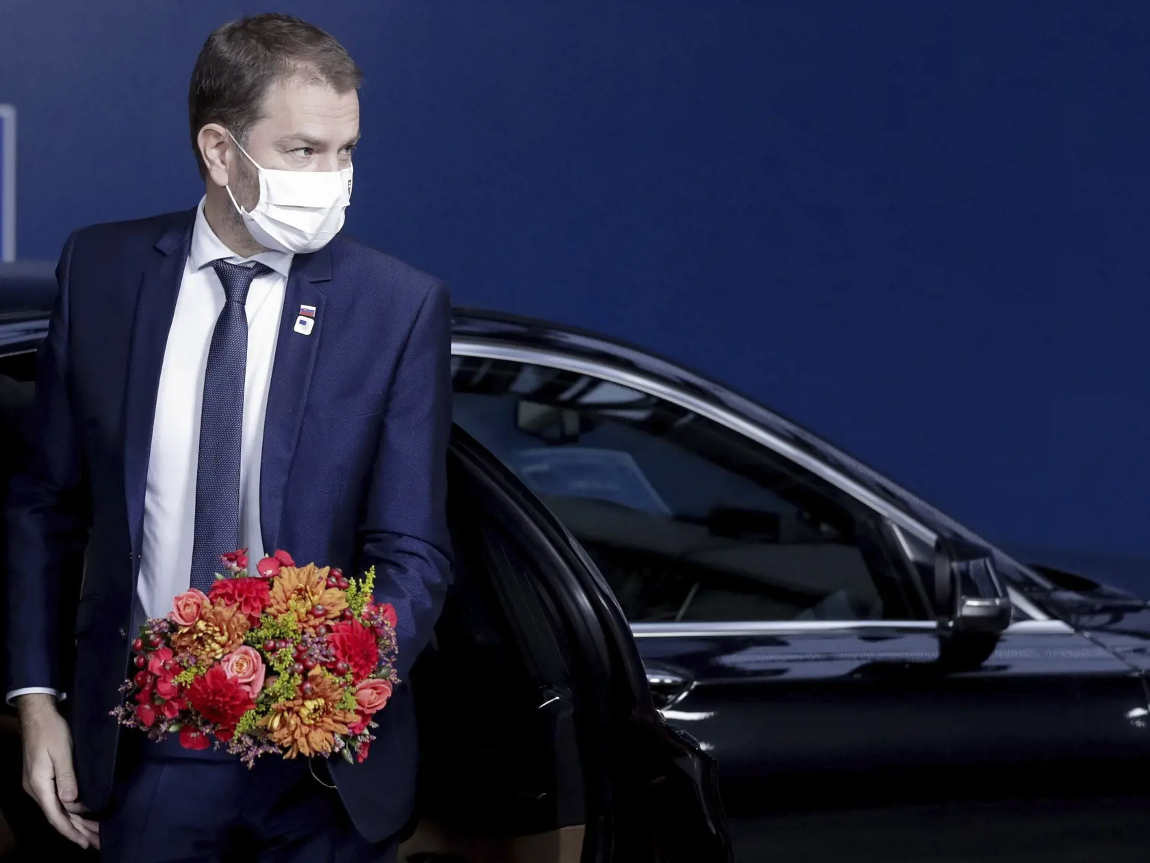 Slovenský premiér Igor Matovič s kyticou v minulosti navštívil aj Brusel.