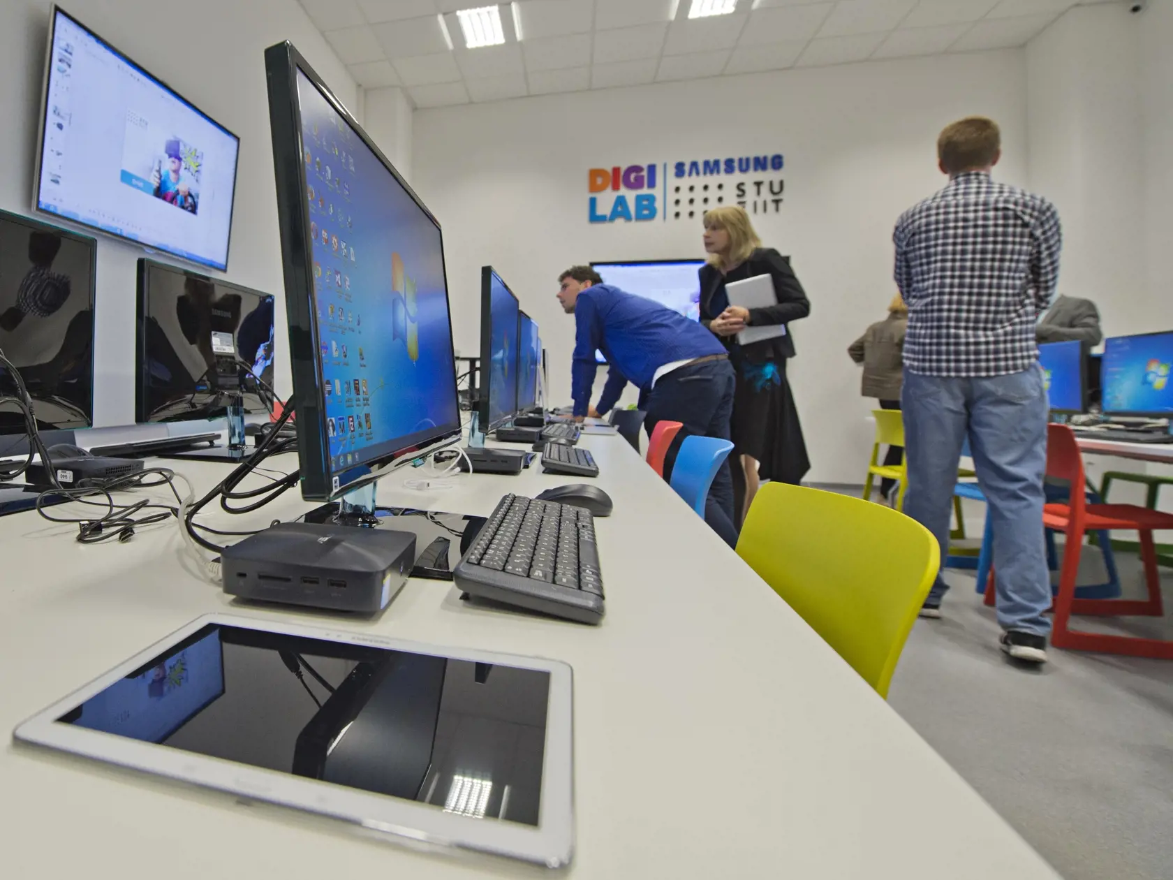 Na FIIT STU končí väčšina pôvodných akademických zamestnancov