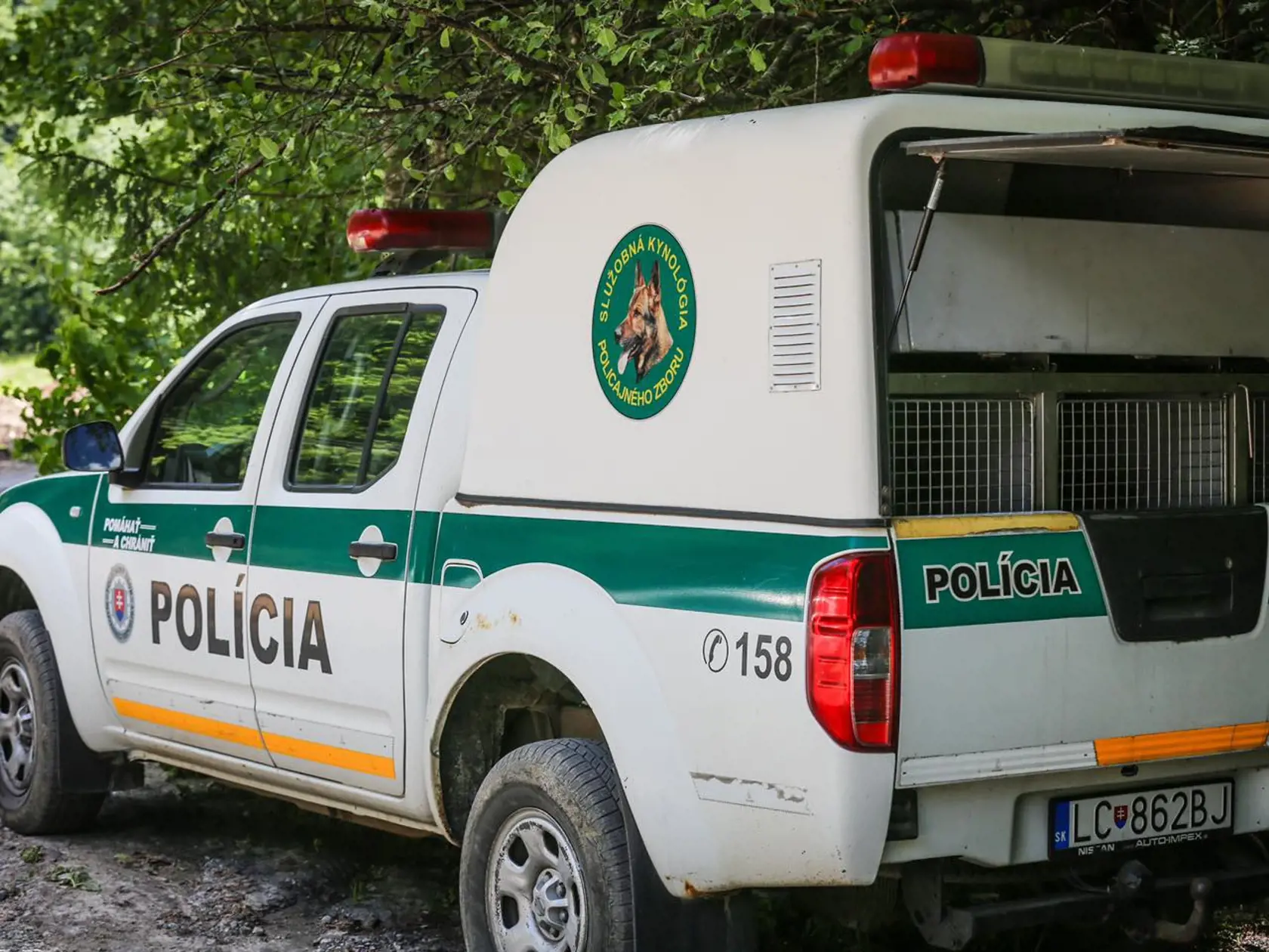 Ilustračná fotka. Polícia na Pezinskej Babe zastavila a skontrolovala motocyklistu, ktorý opakovane prekračoval rýchlosť. Mal tiež neplatnú technickú kontrolu.