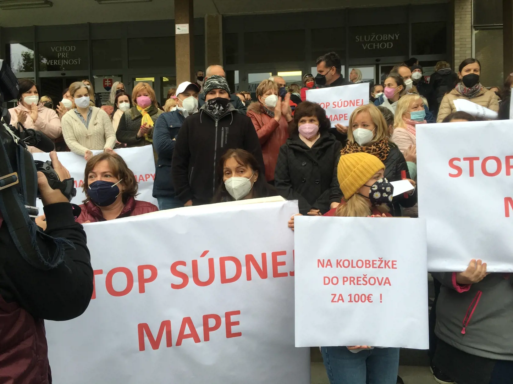 Zamestnanci neskrývali nespokojnosť so zámerom rezortu spravodlivosti k novej verzie súdnej mapy.