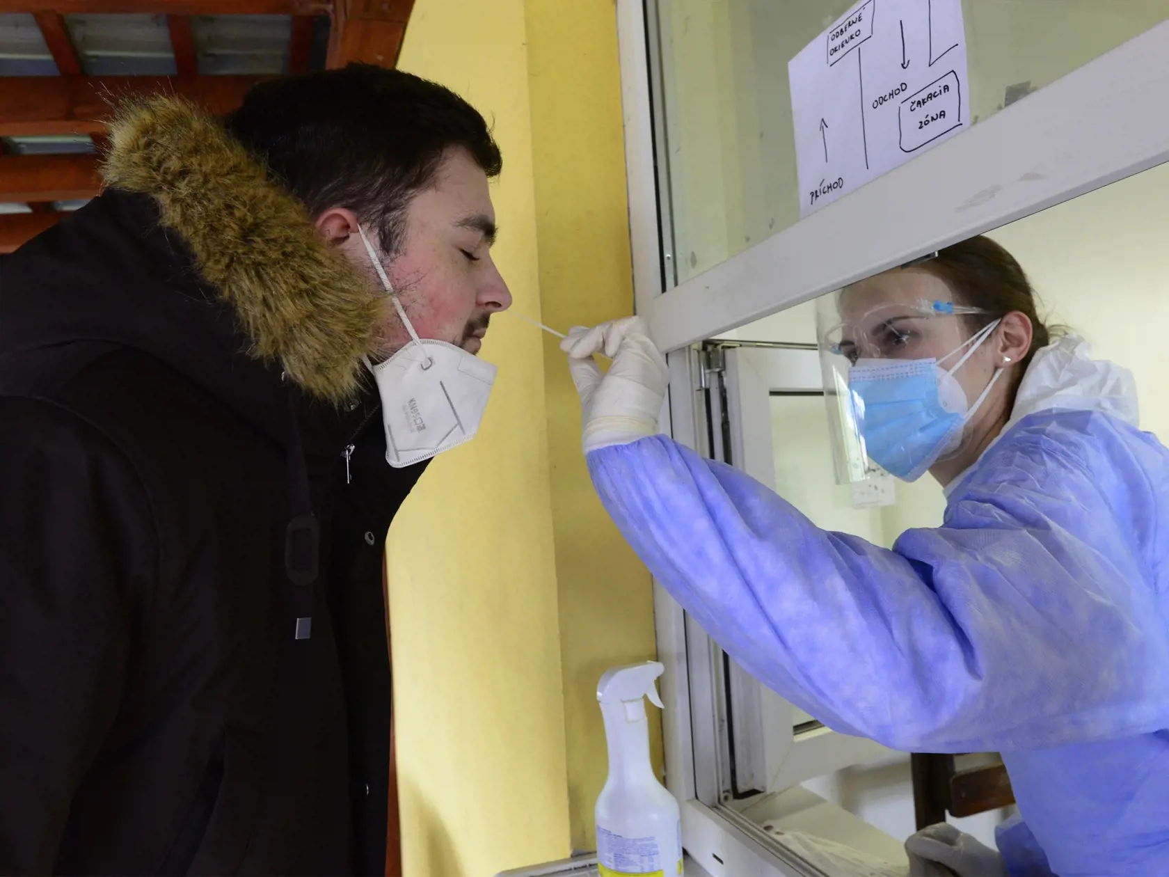 Mestám už dochádzajú sily, Mareka Krajčího žiadajú o zriadenie súkromných mobilných odberových miest pre urýchlenie testovania.
