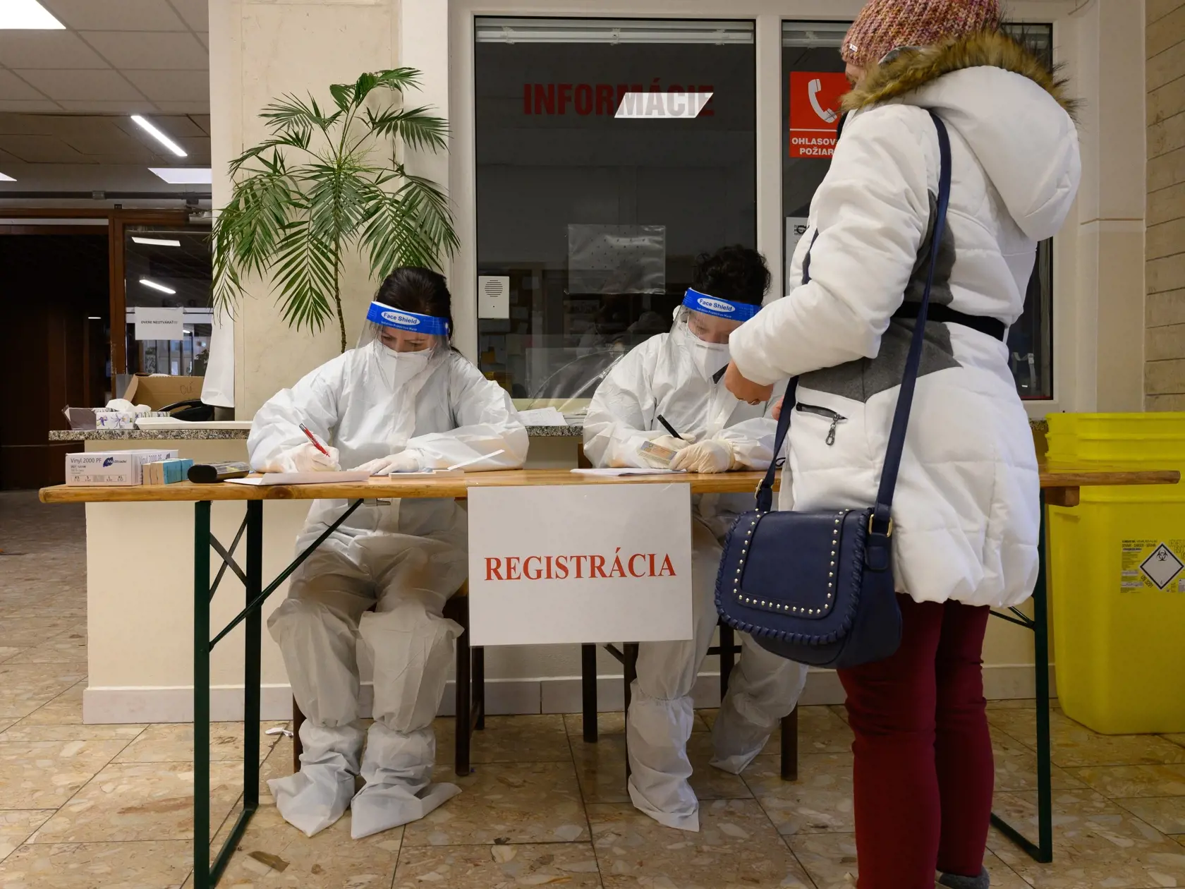 Mestám už dochádzajú sily, Mareka Krajčího žiadajú o zriadenie súkromných mobilných odberových miest pre urýchlenie testovania.
