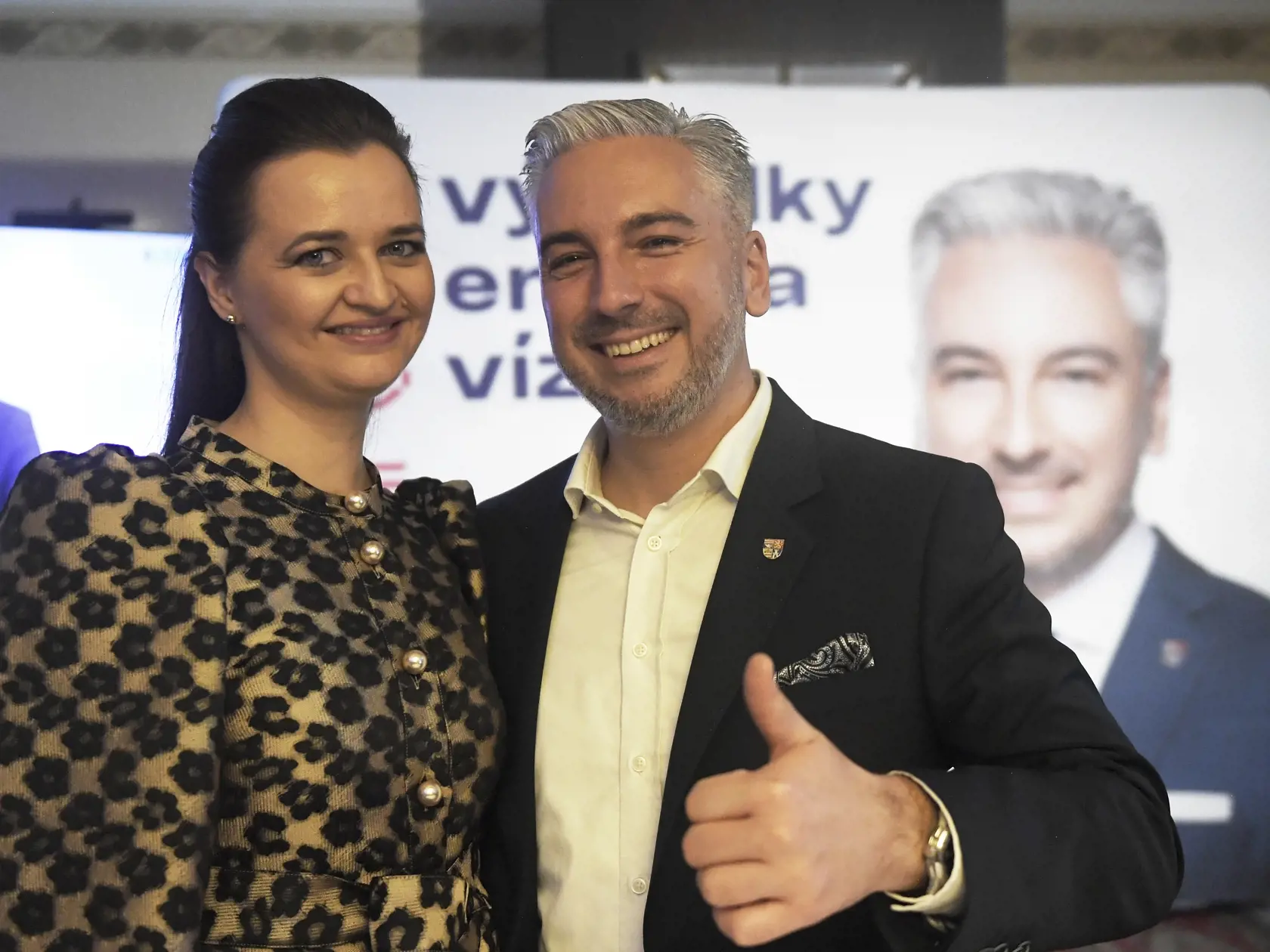 S manželkou. Napriek kritike a kauzám Trnka v jesenných voľbách obhájil svoj post. Jeho kampaň kritizovala aj TIS do dnešného dňa nám neodpovedal na otázku koľko bilbordov mal nainštalovaných v rámci Košického kraja.