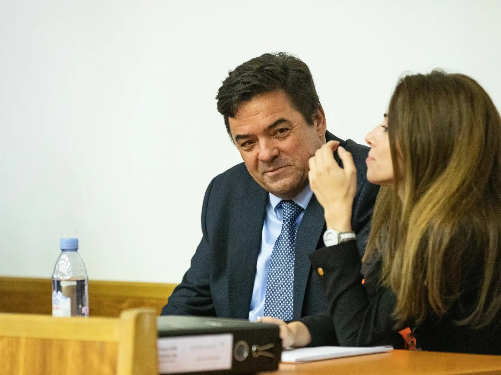 Na fotkách sú učastníci siedmeho pojednávania v kauze Zmenky. Prvý bol vypočutý obžalovaný Marián Kočner. Druhý vypočutý ako svedok Peter Tóth. Na fotke je Marian Kočner.