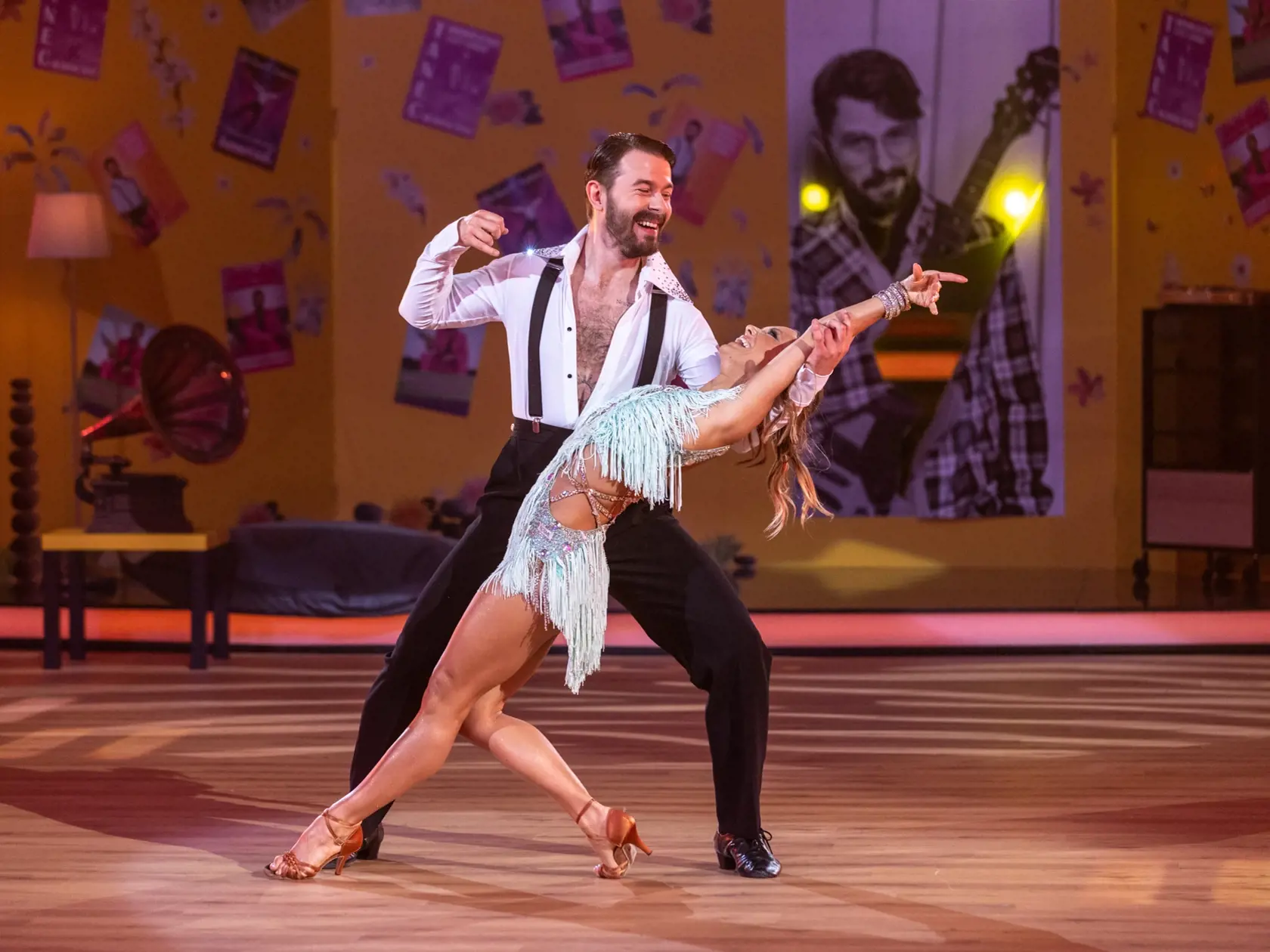 Let ´s Dance v ôsmom kole opustili Richard Autner a Dominika Rošková. Všimnite si jeho tetovania na hrudi