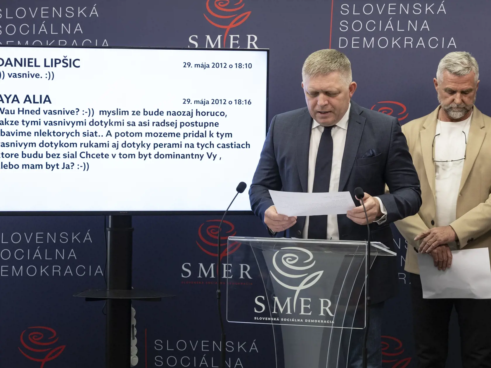 Tlačová konferencia politickej strany SMER Slovenská sociálna demokracia na tému rozsudku v kauze objednávky vraždy Jána Kuciaka a Martiny Kušnírovej a prípadnej inej verzii, ktorej nebola venovaná pozornosť. Na snímke zľava je Robert Fico a Tibor Gašpar, 