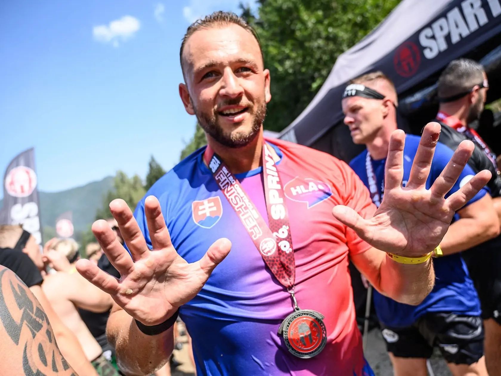 Účastníci pretekov Spartan Race, medzi ktorými bol aj minister Šutaj Eštok, išli za hranice svojich možností.