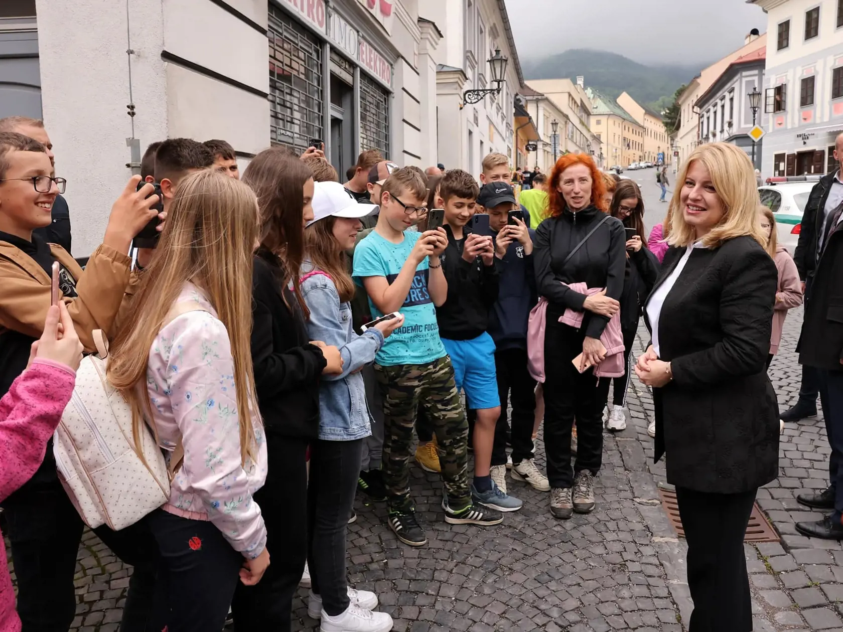 Prezidentka Zuzana Čaputová navštívila v stredu (7.6.) historickú Banskú Štiavnicu. Návšteva súvisela aj s nedávnym požiarom, ktorý zničil viaceré historické budovy aj muzeálne exponáty.