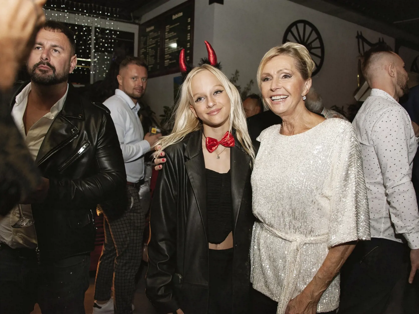 Helenka Vondráčková sa fotila s fanúšikmi. Na fotke s dcérou Zuzany a Vlastu - Salmou.