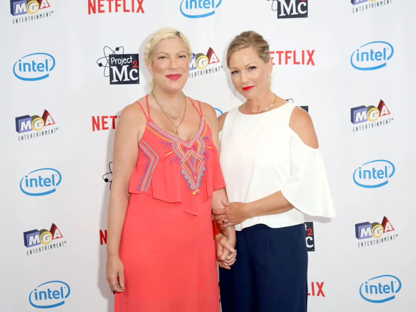 Tori Spelling (vľavo) a Jennie Garth