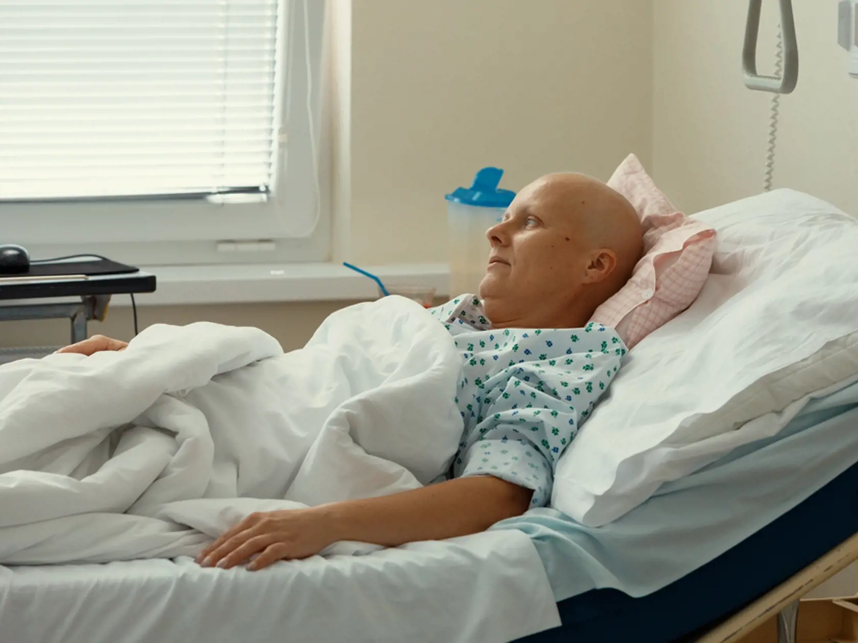 Vo zvýšenom riziku sú pacienti, ktorí sú v aktívnej chemoterapii a pacienti po transplantácii kostnej drene.