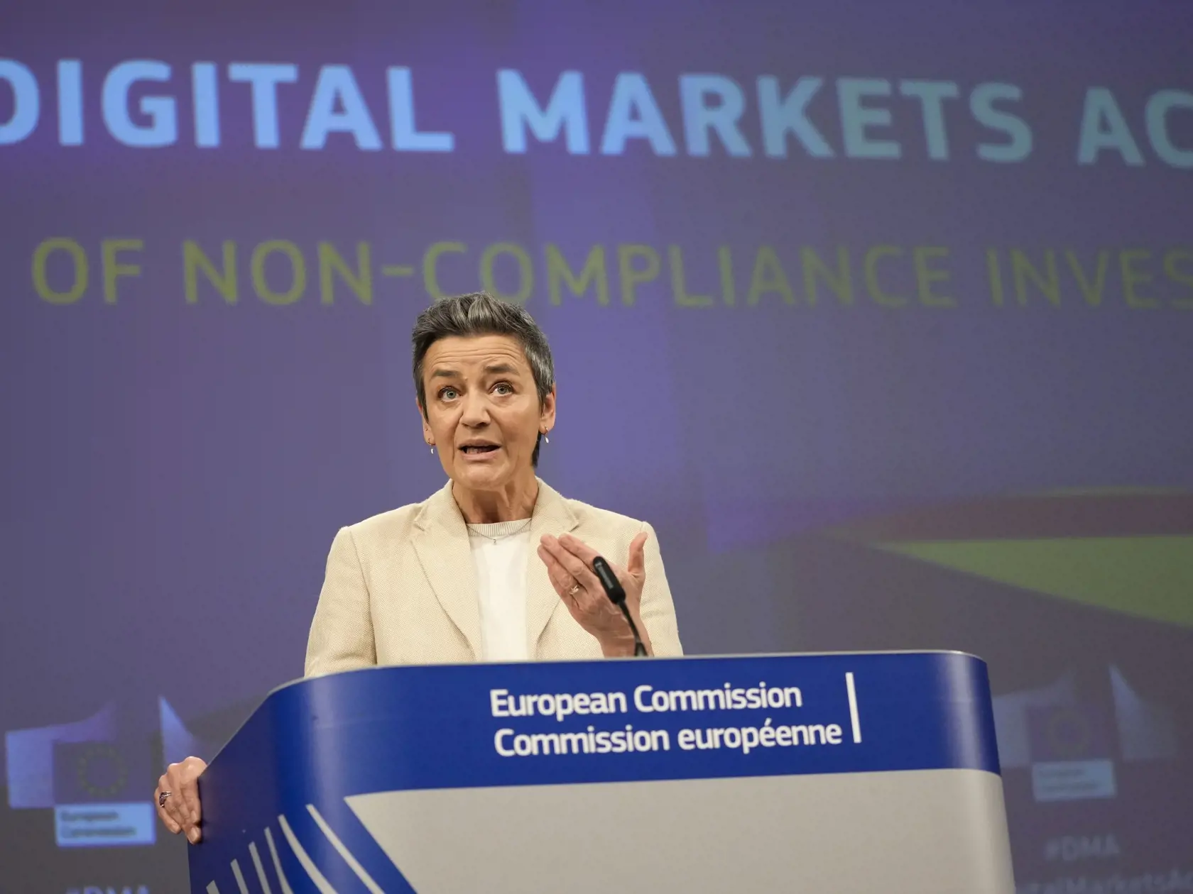 WA 2 Brusel - Podpredsedníčka Európkej komisie Margrethe Vestagerová gestikuluje počas tlačovej konferencie v Bruseli v pondelok 25. marca 2024. Európska komisia (EK) bude vyšetrovať spoločnosti Apple, Alphabet a Meta pre podozrenie z porušenia pravidiel Európskej únie (EÚ) v oblasti služieb. Ide o prvé vyšetrovanie nedodržiavania pravidiel podľa zákona EÚ o digitálnych trhoch (DMA), ktorý nadobudol účinnosť začiatkom marca. FOTO TASR/AP
European Commissioner for Europe fit for the Digital Age