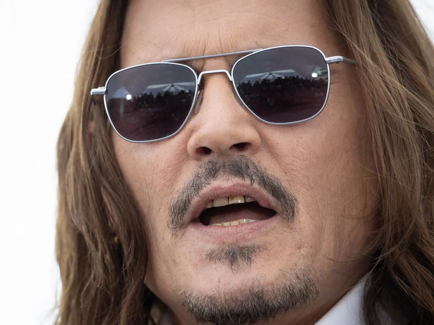 Ikonický Johnny Depp oslavuje 60! Znie to síce neuveriteľne, ale je to tak. Legendárny búrlivák, ktorý stvárnil množstvo filmových charakterov však doteraz lásku života nenašiel. Hoci to občas vyzeralo nádejne, momentálne je opäť sám.