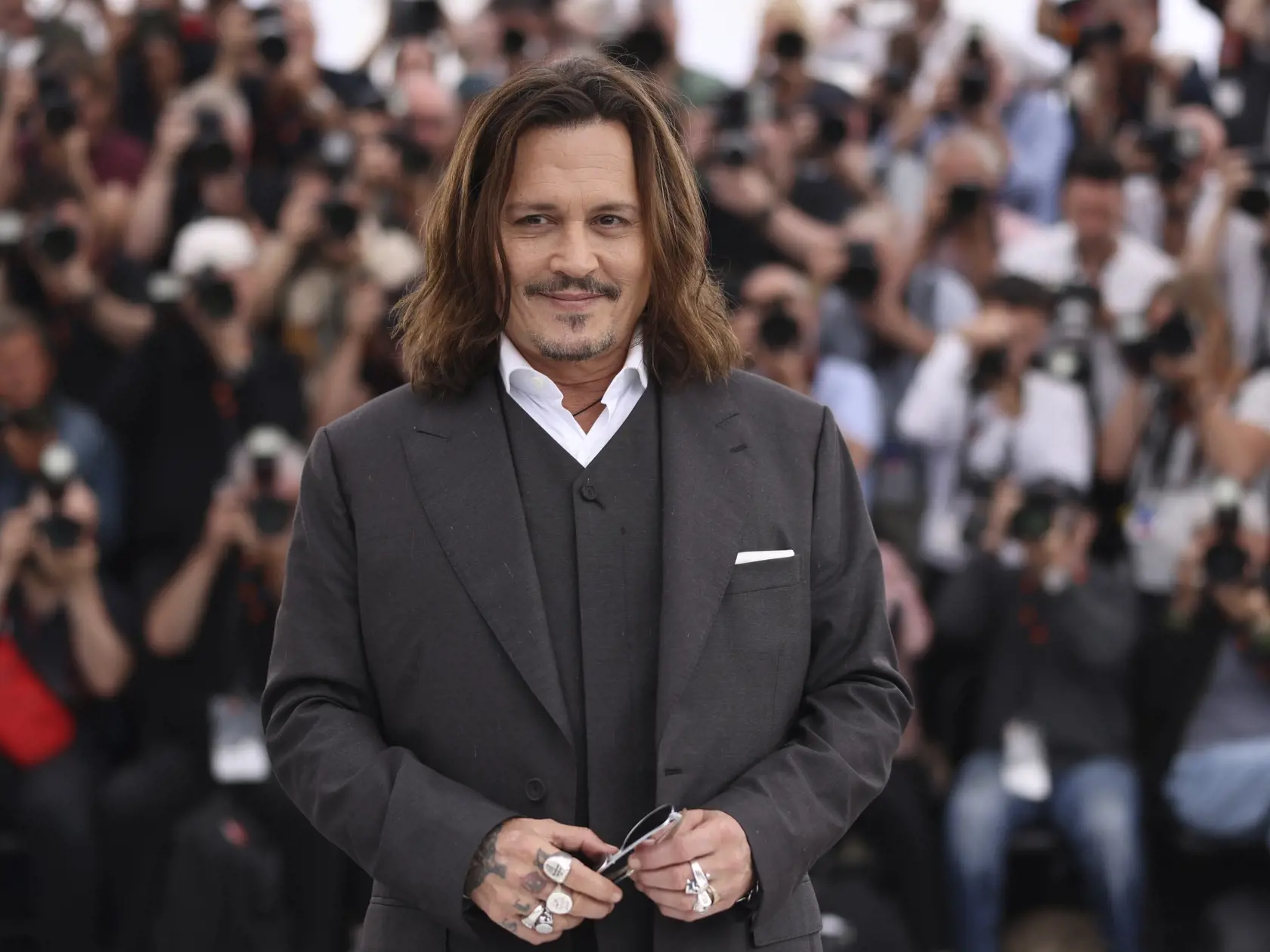 Hoci to znie neuveriteľne Johnny Depp oslavuje 60 rokov. Sláva si však aj v jeho prípade vyžiadala svoju daň. Po škandalóznom manželstve je momentálne opäť sám.