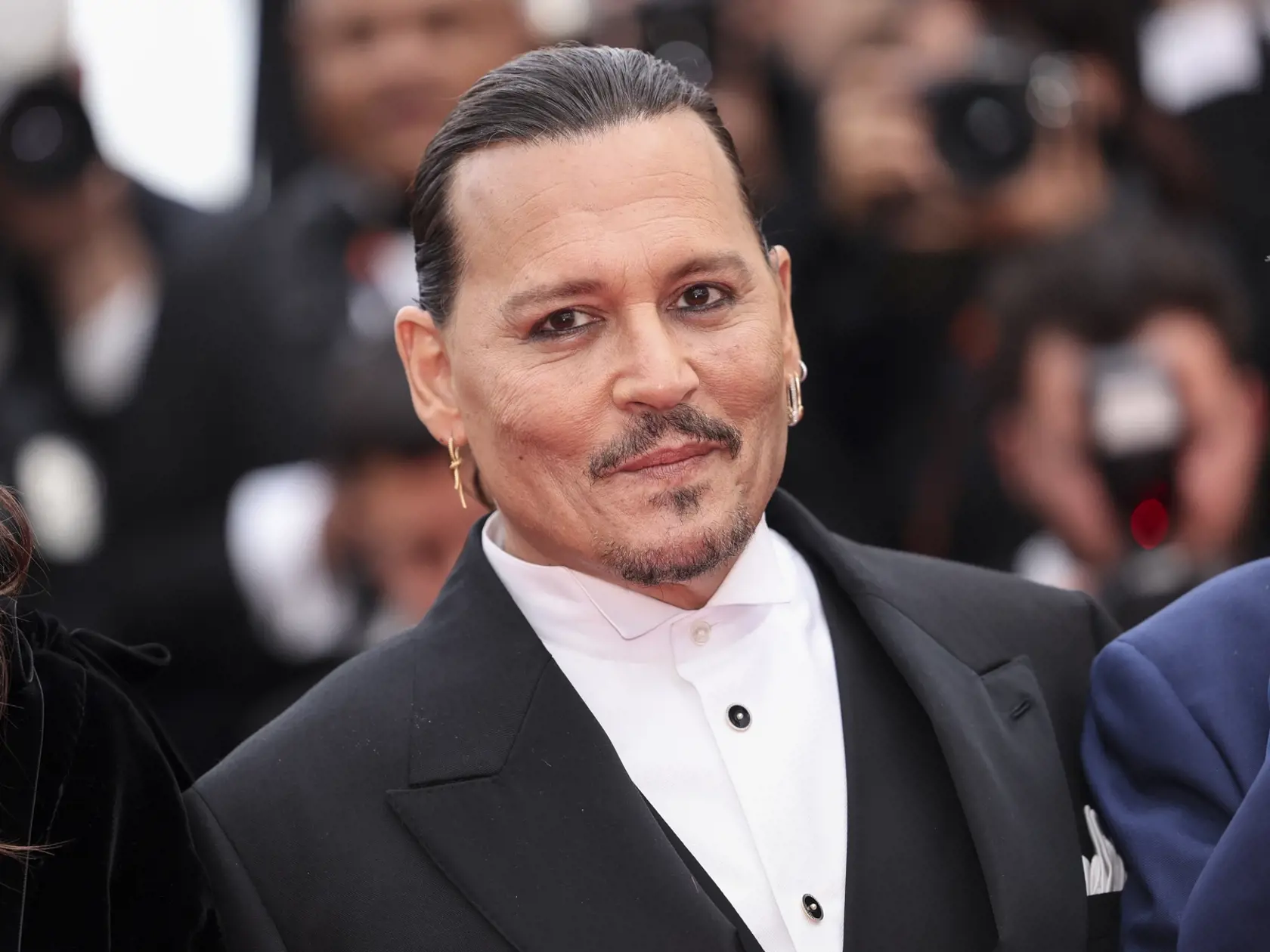 Hoci to znie neuveriteľne Johnny Depp oslavuje 60 rokov. Sláva si však aj v jeho prípade vyžiadala svoju daň. Po škandalóznom manželstve je momentálne opäť sám.
