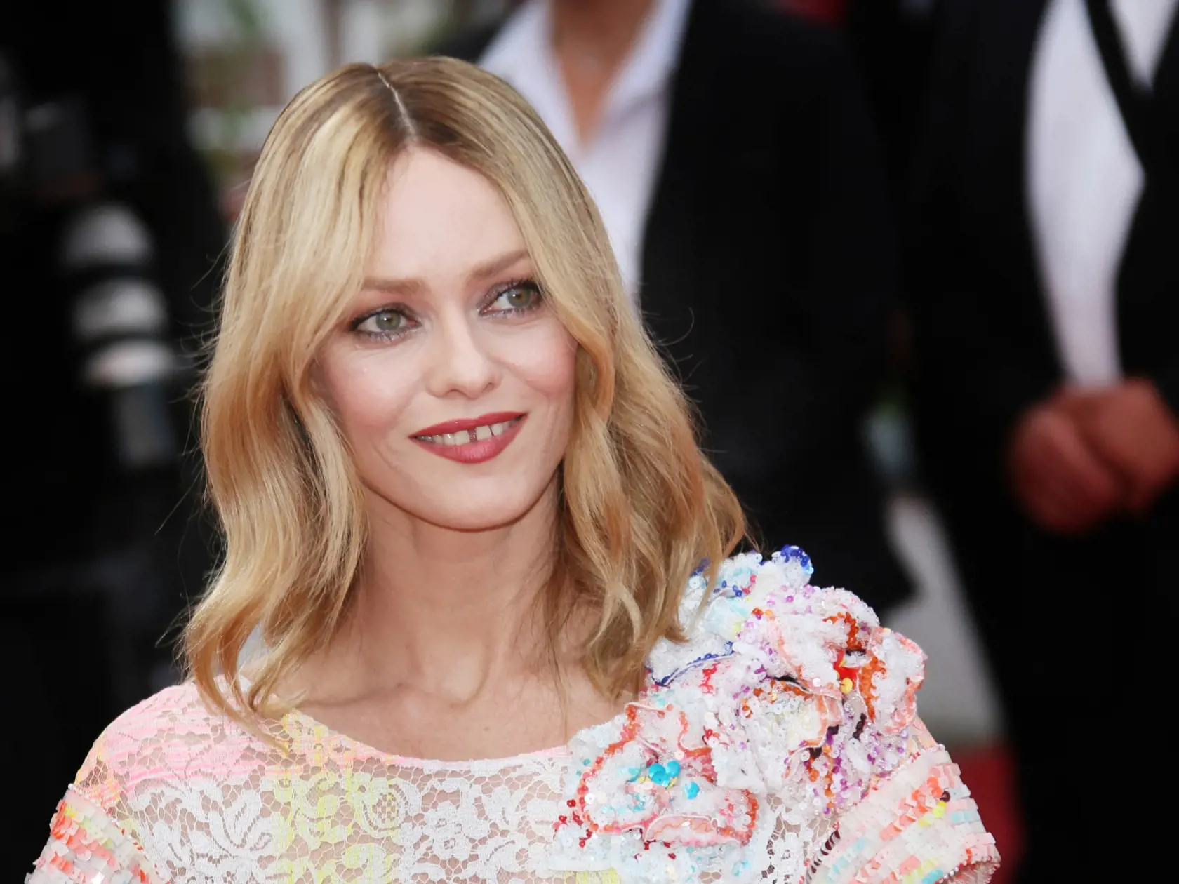 Vanessa Paradis bola priateľkou Johnnyho Deppa dlhých 10 rokov. Dvojica má spolu dve deti, no herec sa s ňou rozišiel a skončil v náručí Amber Heard.