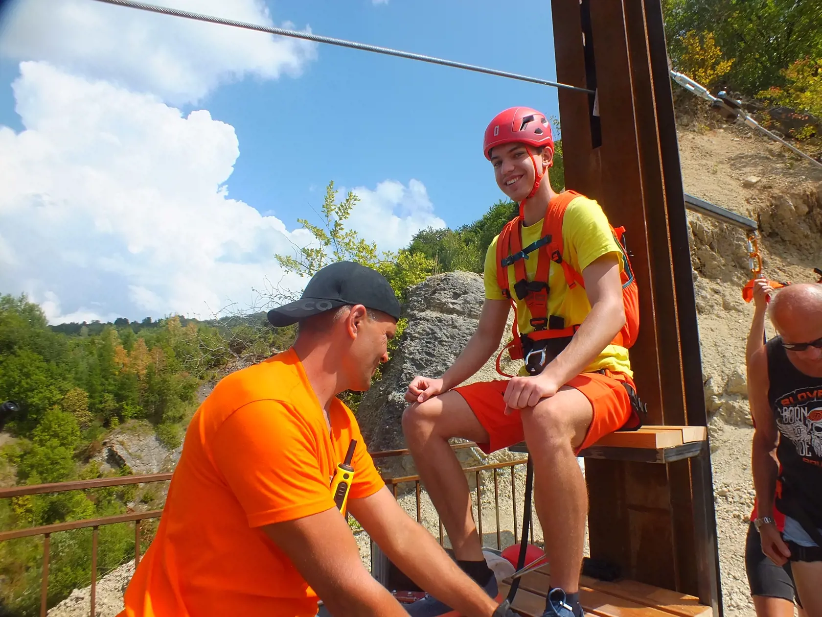Jedinečná atrakcia zipline je vhodná pre mladých aj dospelých. Vyskúšal si ju aj župan Rasťo Trnka.