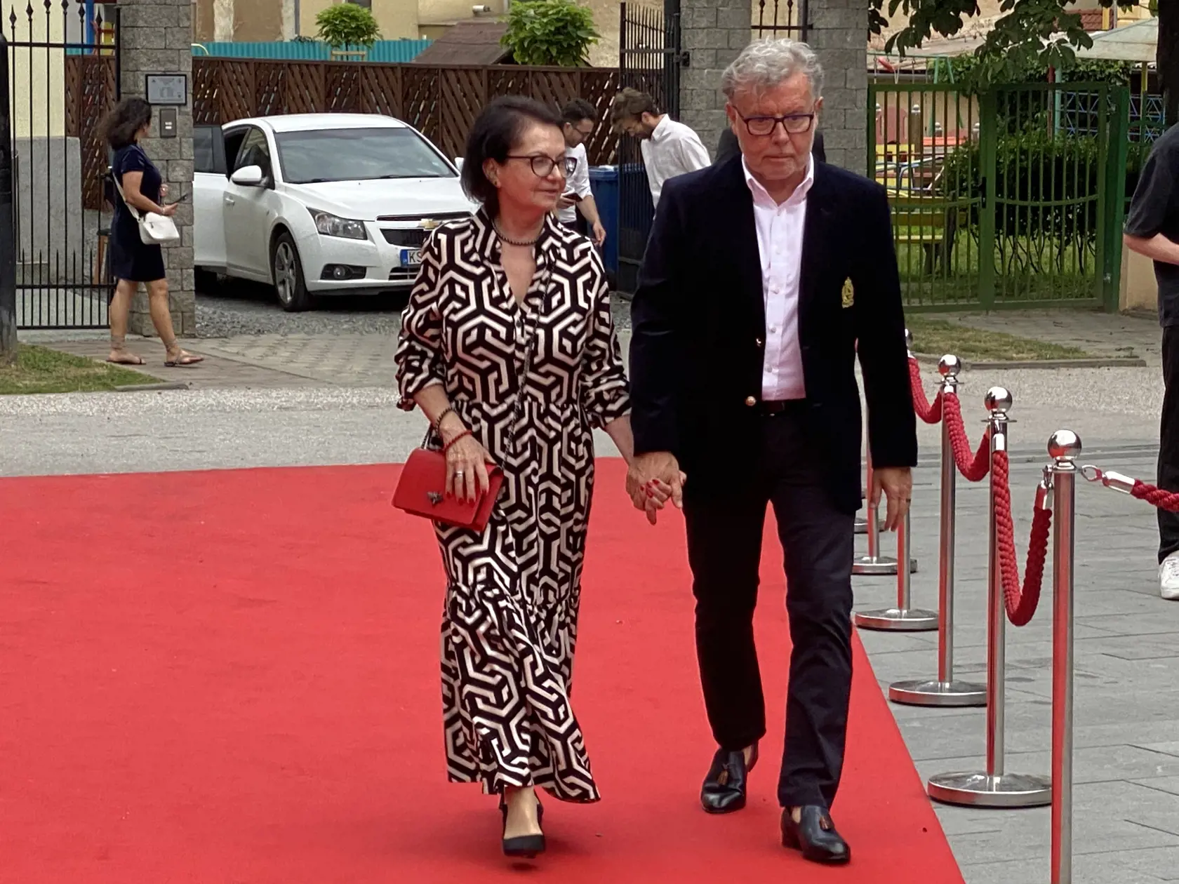 Hudobná legenda Tibor Apa Egry. Príchod hostí na záverečný ceremoniál 30. ročníka medzinárodného festivalu Art Film Košice, na ktorom odovzdali ceny držiteľom honorárnych ocenení - Sergejovi Loznicovi, Antónii Liškovej a Marošovi Kramárovi a vyhlásili víťazov jednotlivých súťaží.