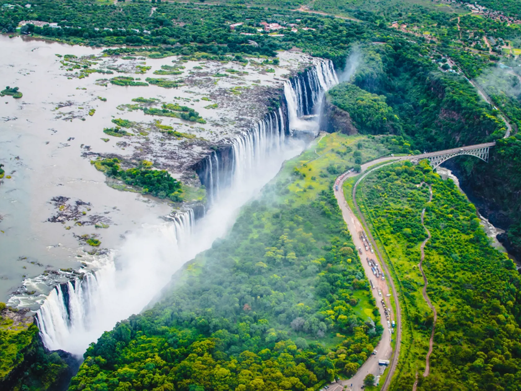 Victoria,Falls,(tokaleya,Tonga:,Mosi-oa-tunya,,"the,Smoke,That,Thunders"),Is