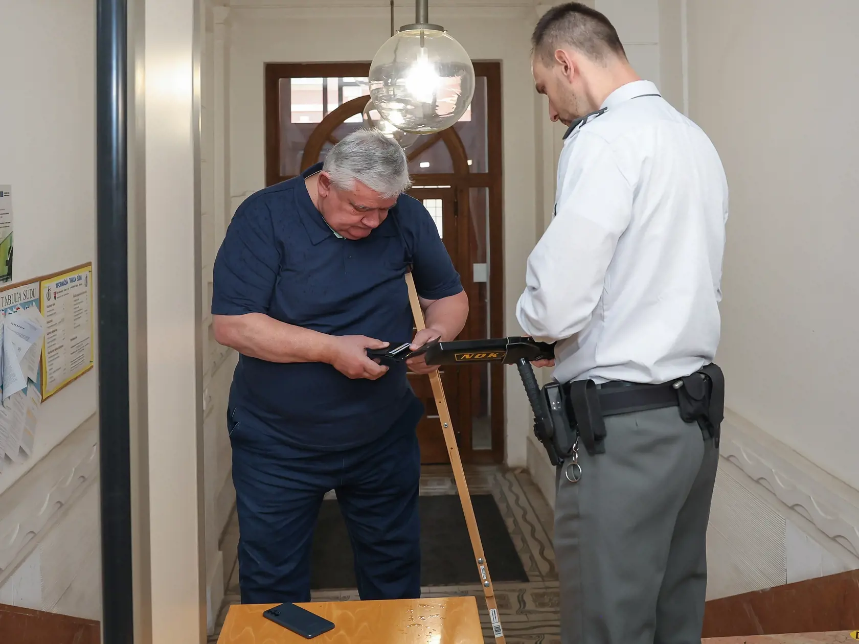 Súdne pojednávanie na špecializovanom trestnom súde v Banskej Bysterici s Jánom Slotom vo zločinu príjmania úplatku formou pomoci.