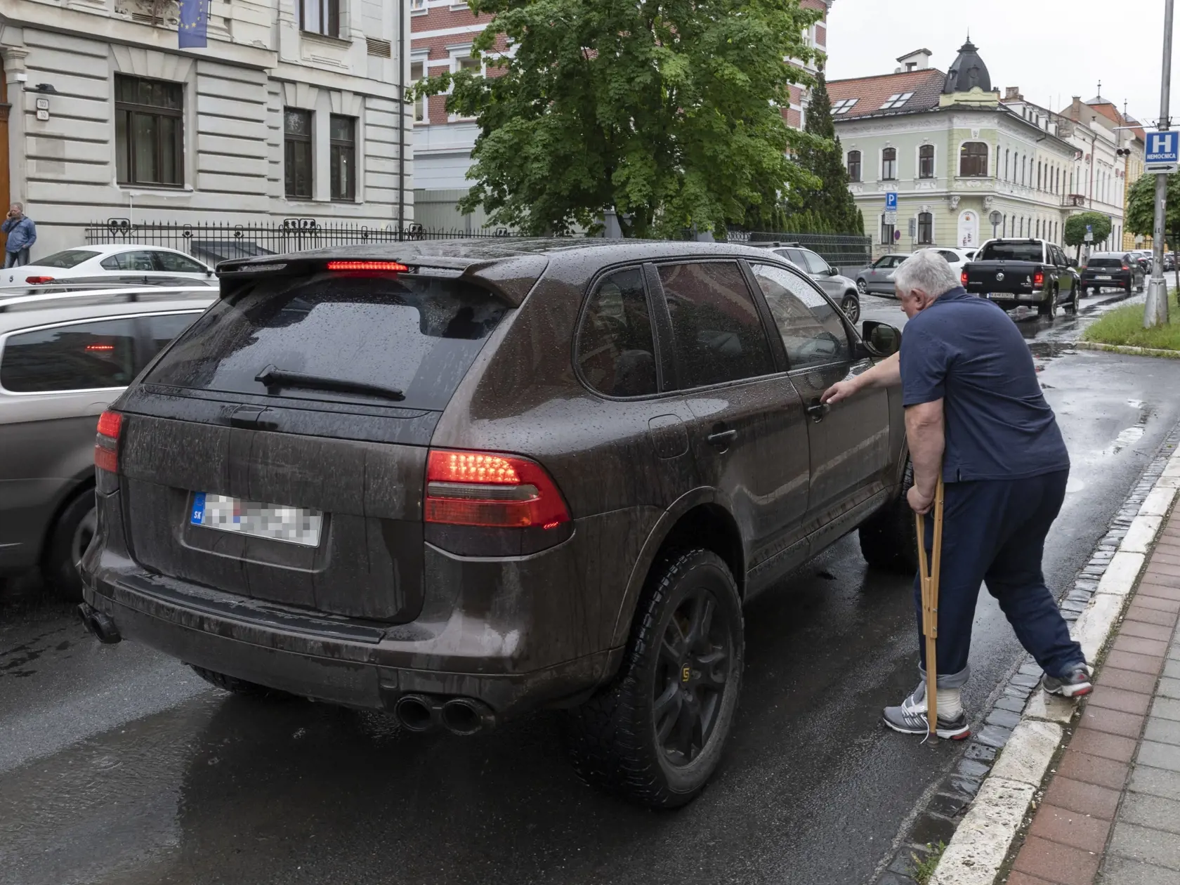 Súdne pojednávanie na špecializovanom trestnom súde v Banskej Bysterici s Jánom Slotom vo zločinu príjmania úplatku formou pomoci. 