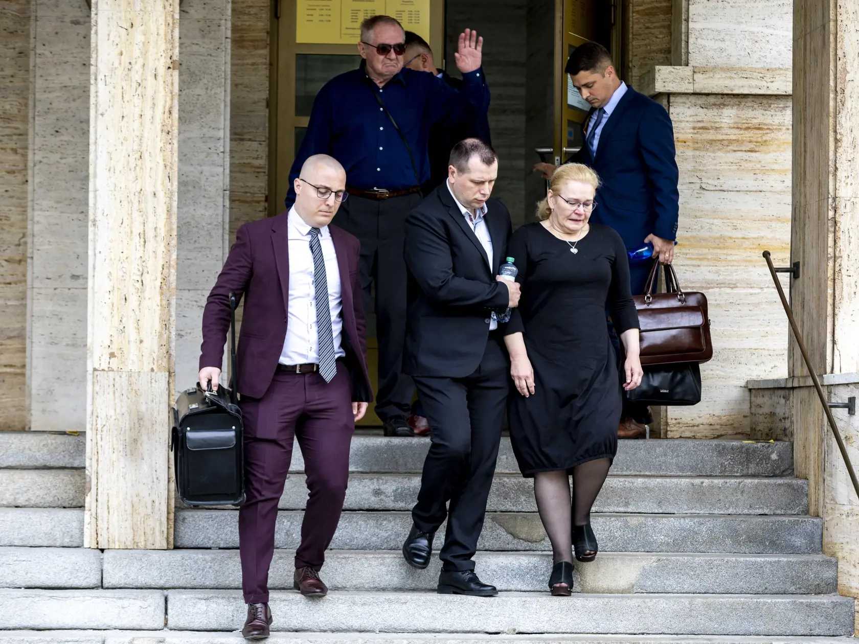 Na pojednávanie prišlo viacero príbuzných obetí.