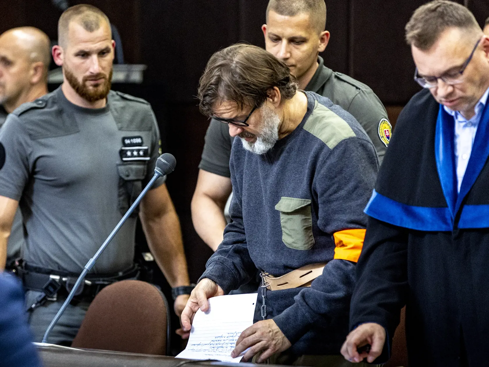 "Nezaslúžim si život. Uvedomujem si, že žiadne slová ani činy nevedia zmierniť vašu bolesť. Chcem a budem vás po zvyšok života prosiť o odpustenie. Prosím prepáčte a odpusťte mi," povedal na súde Dědeček.