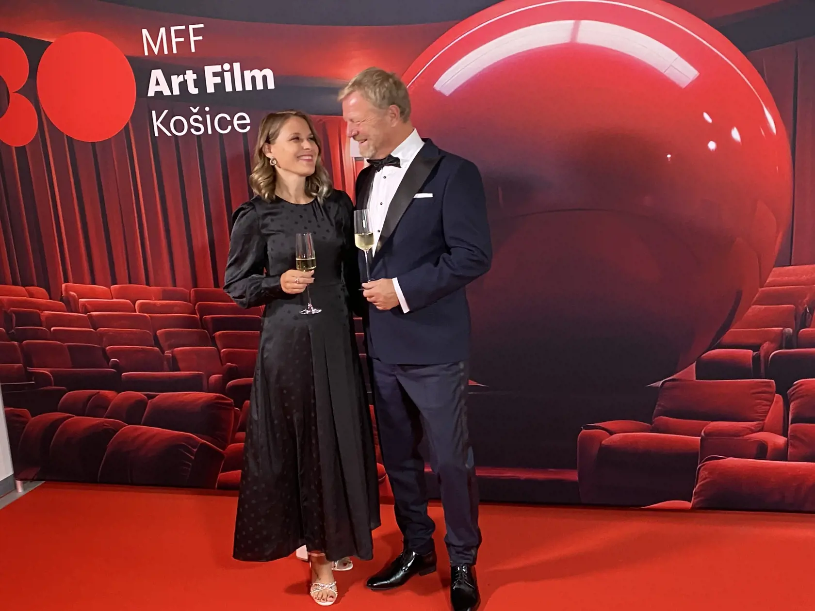 Maroš Kramár získal cenu Hercova misia. Na snímke s partnerkou, matkou ich spoločnej malej dcérky.