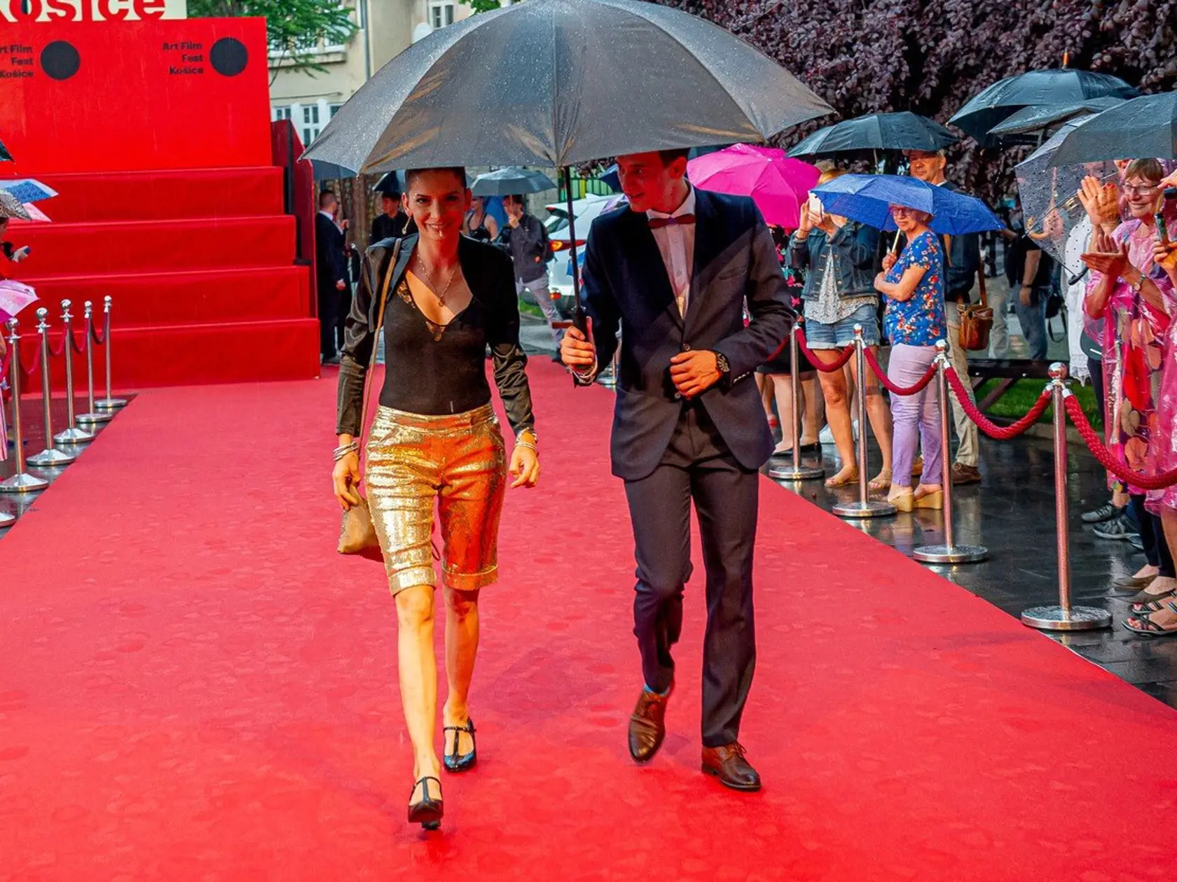 Speváčka sa vystrojila na festival intergalakticky.