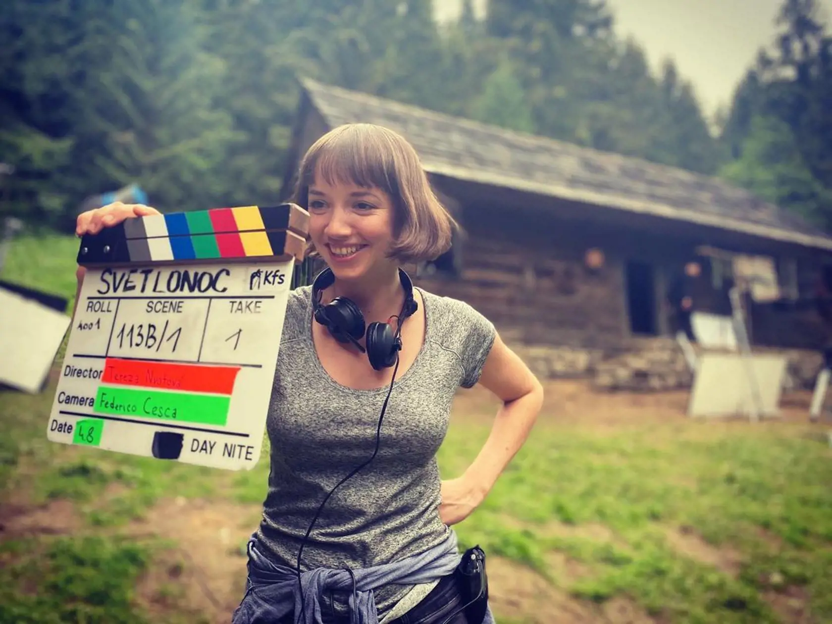 Režisérka Tereza Nvotová pri nakrúcaní filmu Svetlonoc.