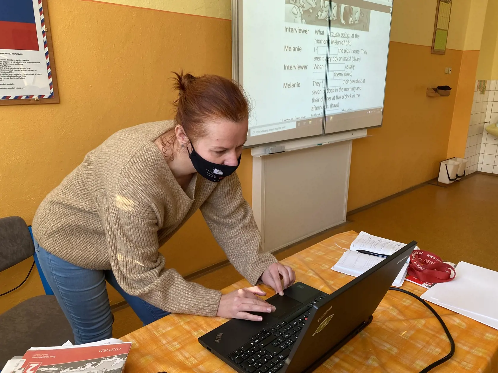 Angličtina s Janou Ďateľovou zo ZŠ s MŠ Nižná brána v Kežmarku v triede aj cez internet.