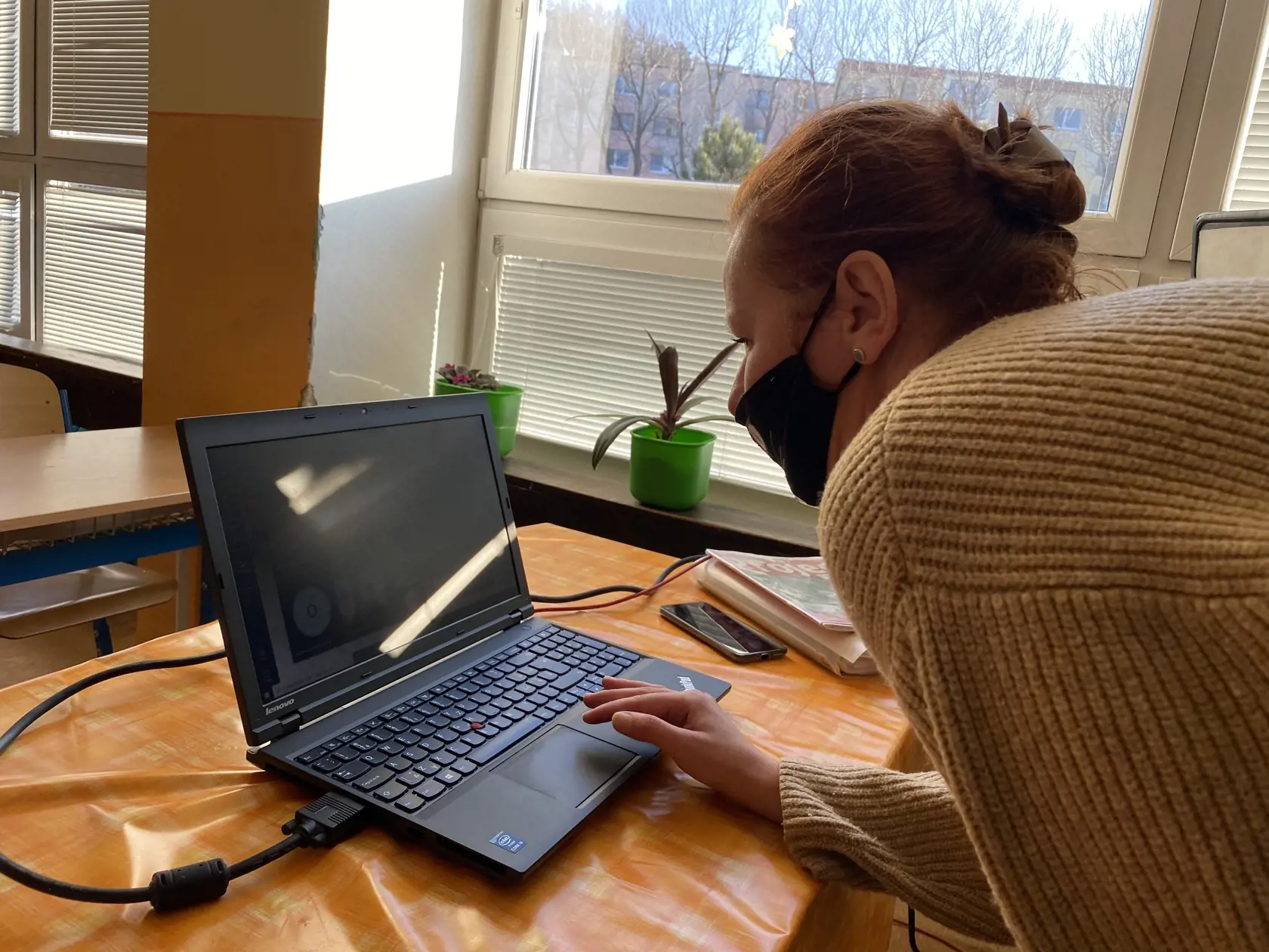 Angličtina s Janou Ďateľovou zo ZŠ s MŠ Nižná brána v Kežmarku v triede aj cez internet.