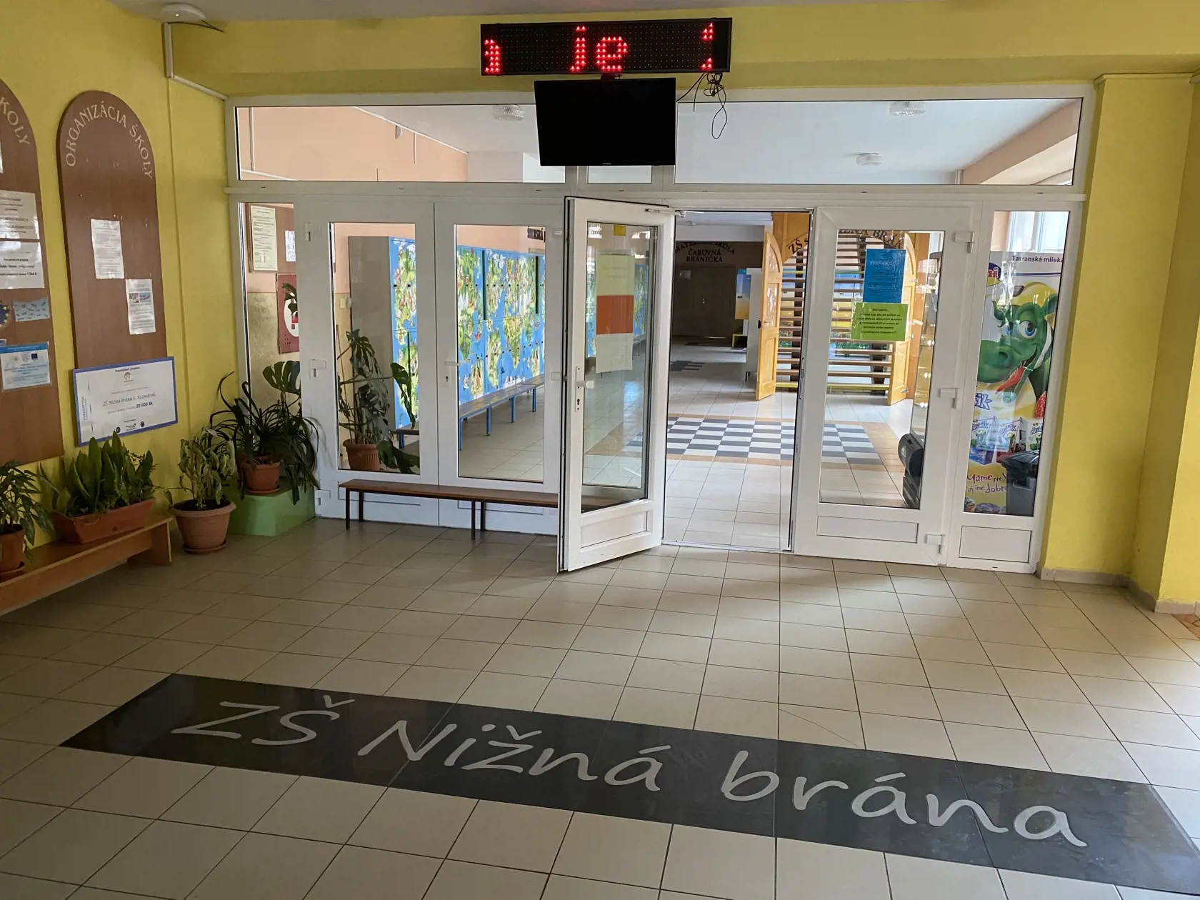 Základná škola s materskou školou Nižná brána v Kežmarku znova privíta aj žiakov z druhého stupňa.