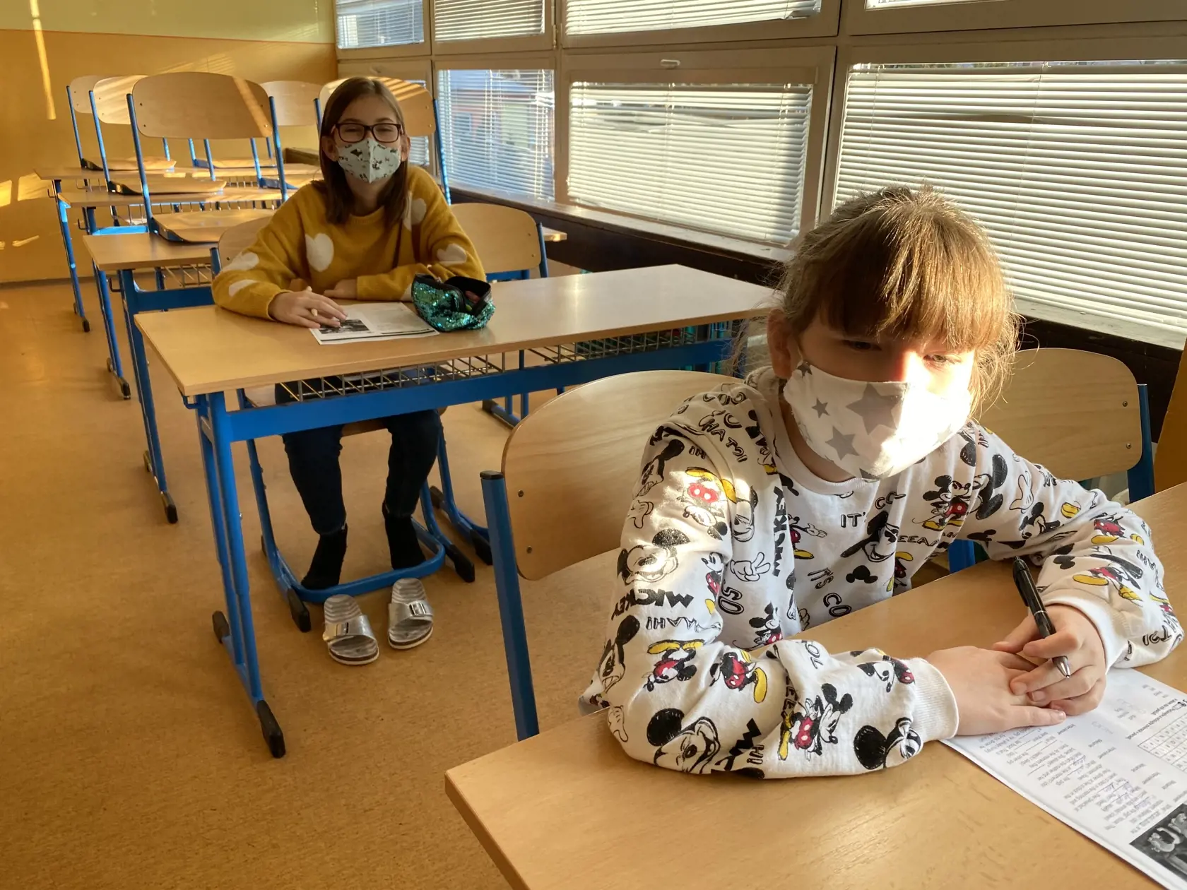 Martina (10) a Dorota (10): “Aj sme sa už tešili. Ale aj doma bolo dobre. No učili sme sa aj z domu.”
