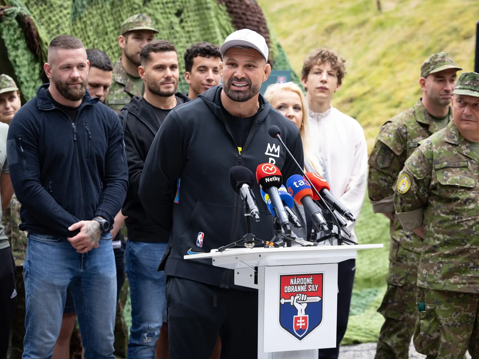 Národné obranné sily - nástup účasntíkov prvého dvojtýždňového turnusu, ktorého sa zúčastnil aj prezident Slovenskej republiky Peter Pellegrini a minister vnútra SR Robert Kaliňák. Na snímke sú zápasníci MMA Attila Végh a Vlasto Čepo.