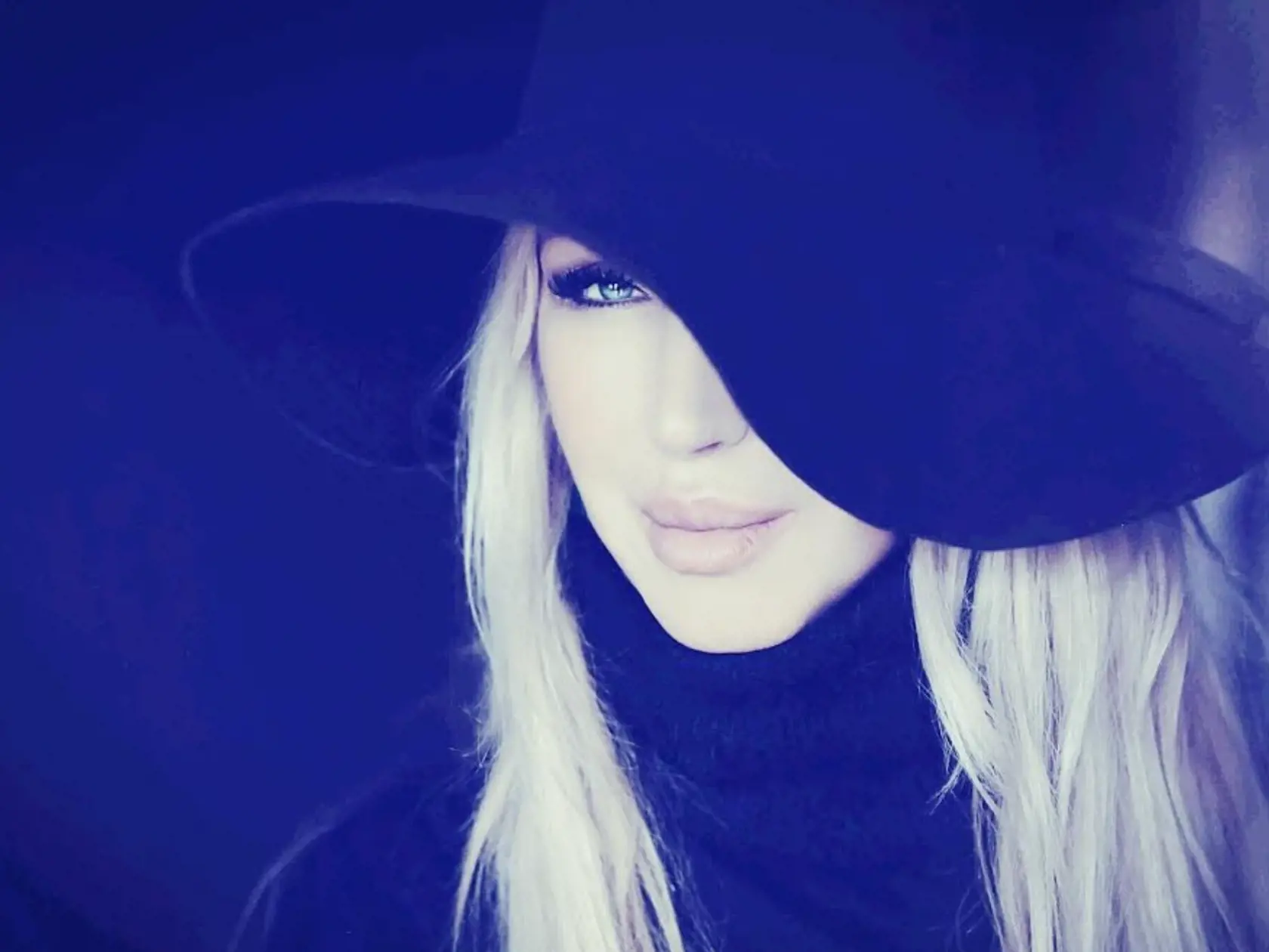 Jasnovidka Laura.