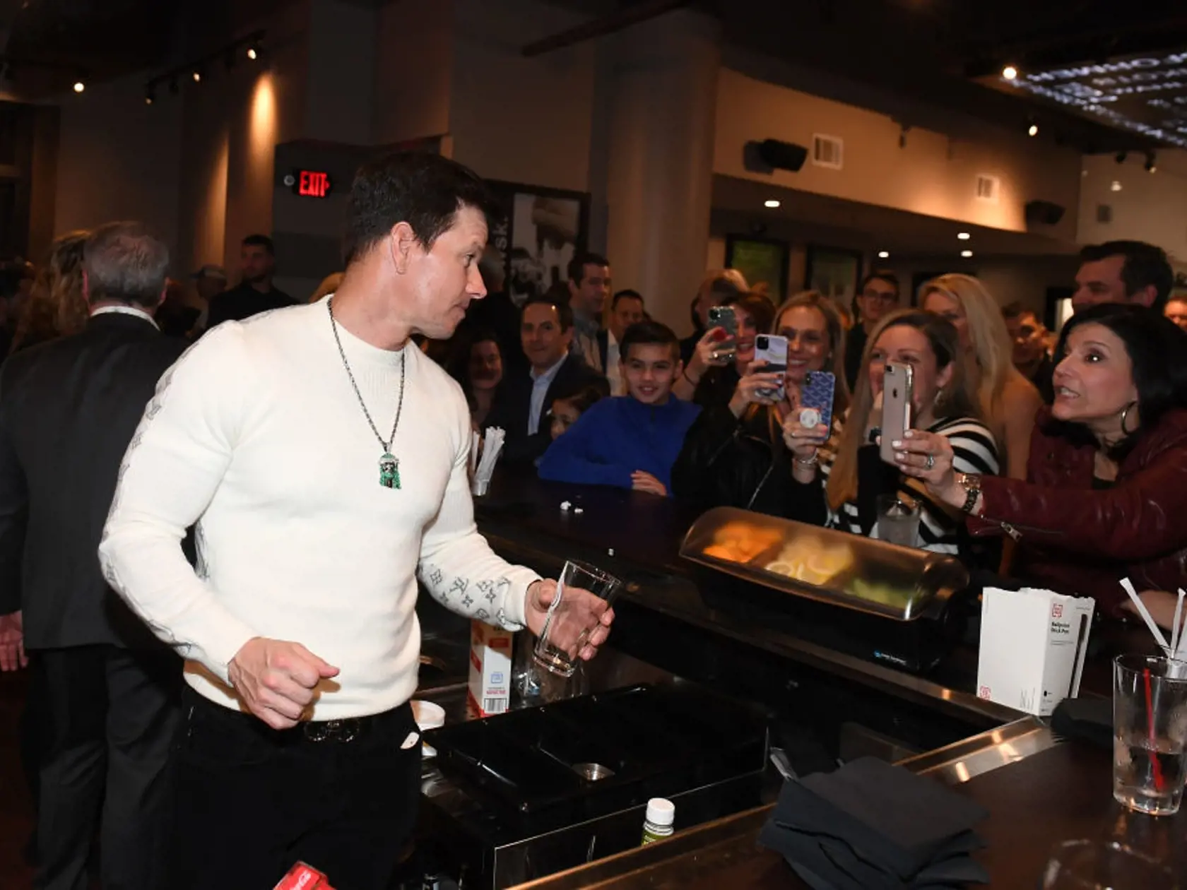 Mark Wahlberg (51) – Wahlburgers: 
Spolu s bratmi šéfkuchárom a spevákom herec pod slovnou hračkou založil sieť rýchleho občerstvenia, ktorá dnes zastrešuje desiatky reštaurácii v USA a zahraničí.