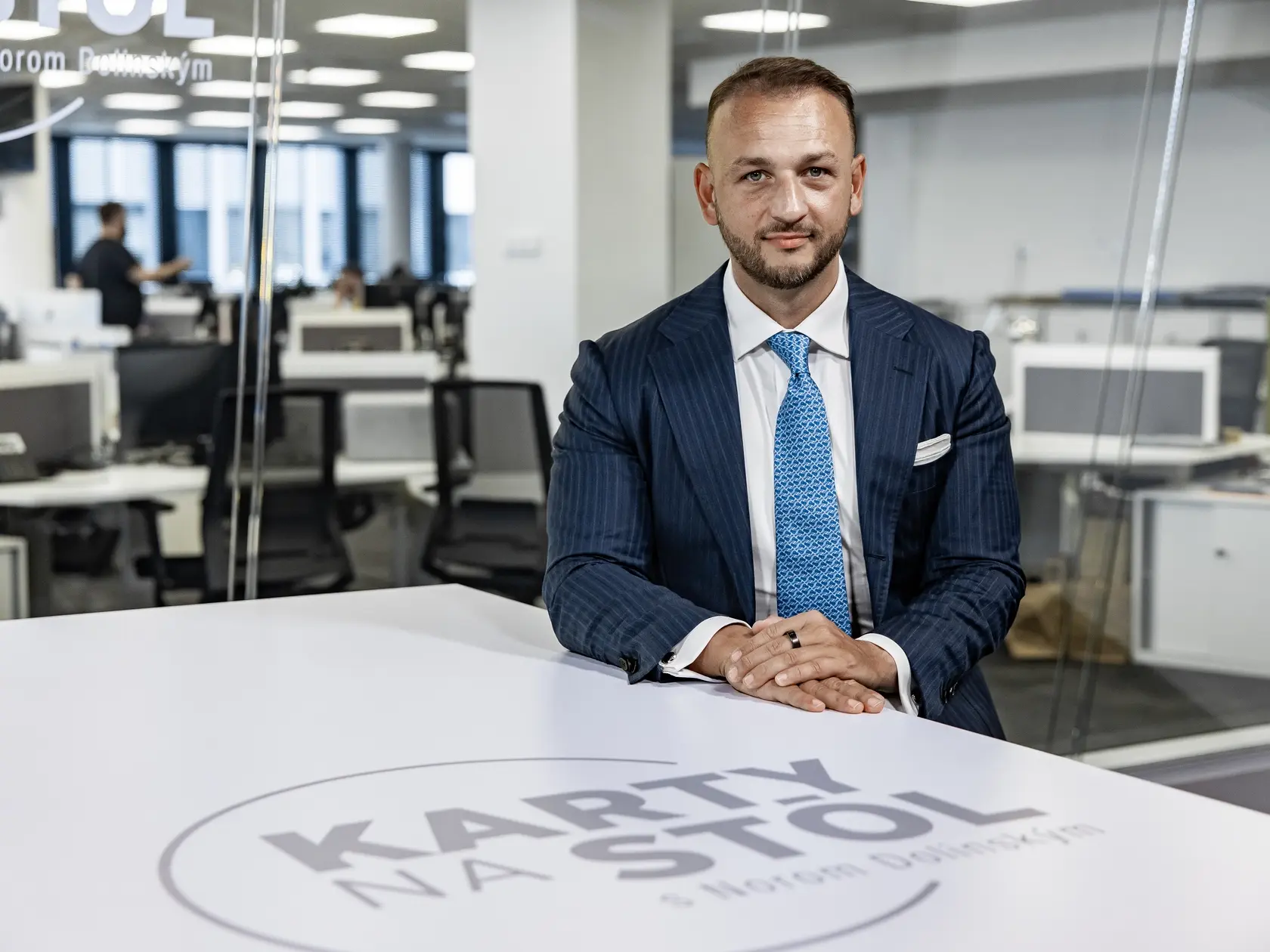 Diskusná relácia "Karty na stôl", ktorej hosťom bol Matúš Šutaj Eštok.
