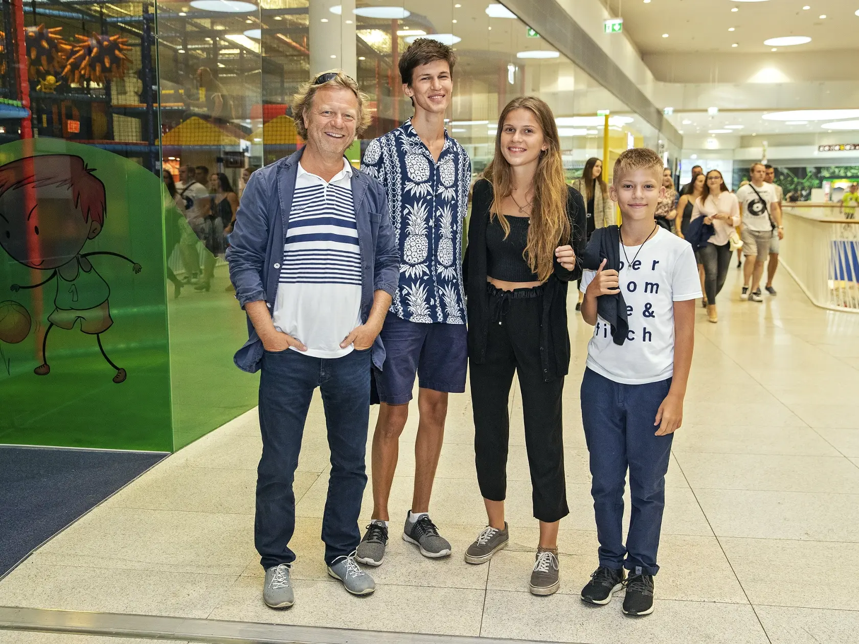 Herec má z predchádzajúceho vzťahu synov Timura a Marka a dcéru Tamaru.